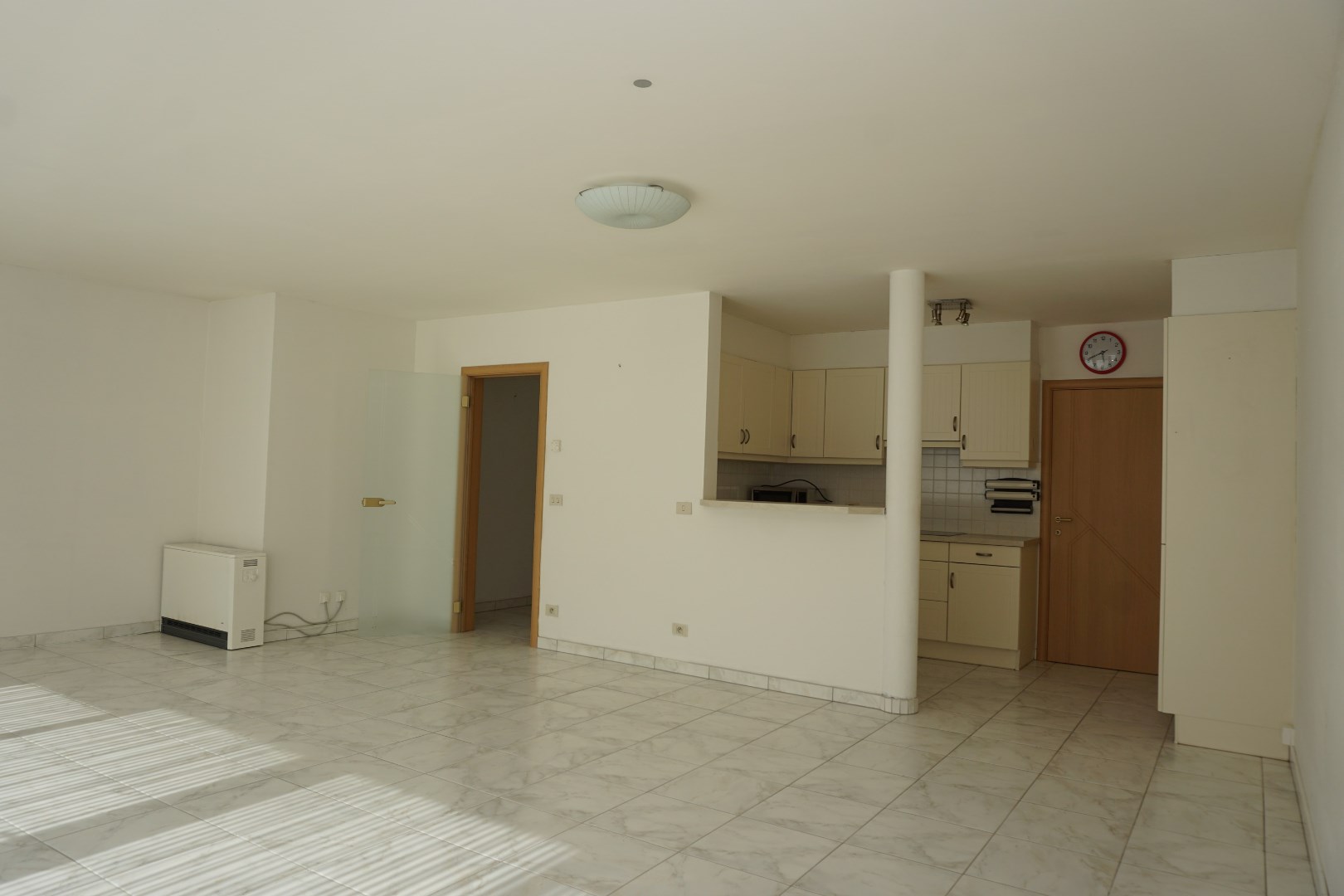 APPARTEMENT SPACIEUX AVEC TERRASSE DANS LE CENTRE D'OSTENDE 