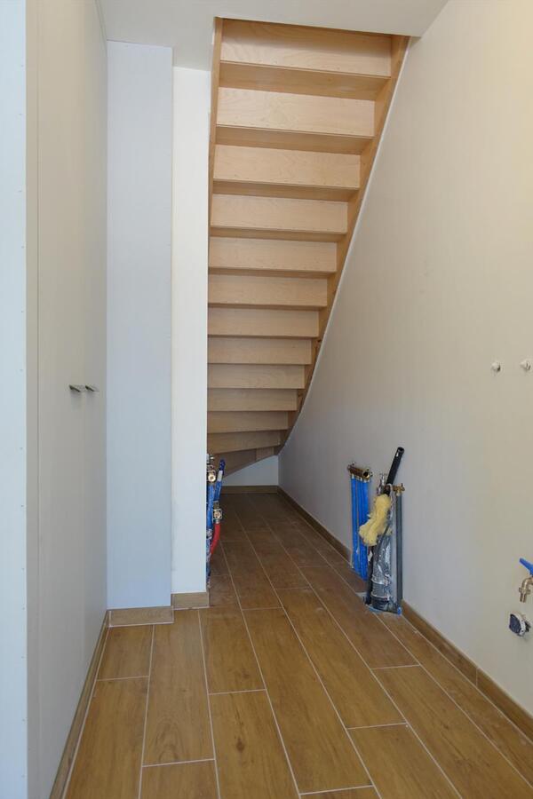 Half-open nieuwbouwwoning met zonnige tuin 