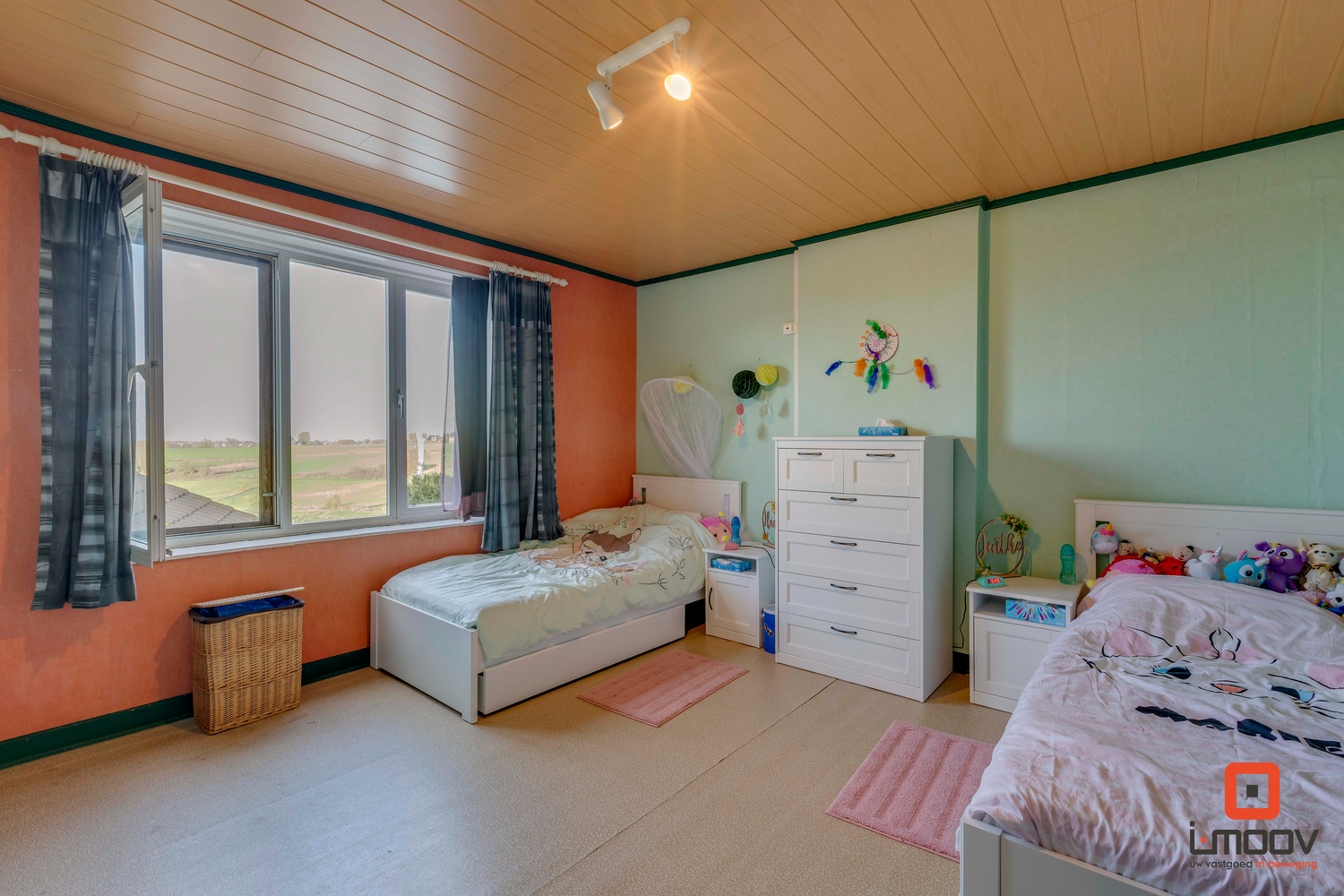 Landelijk gelegen woning met veel potentieel. 