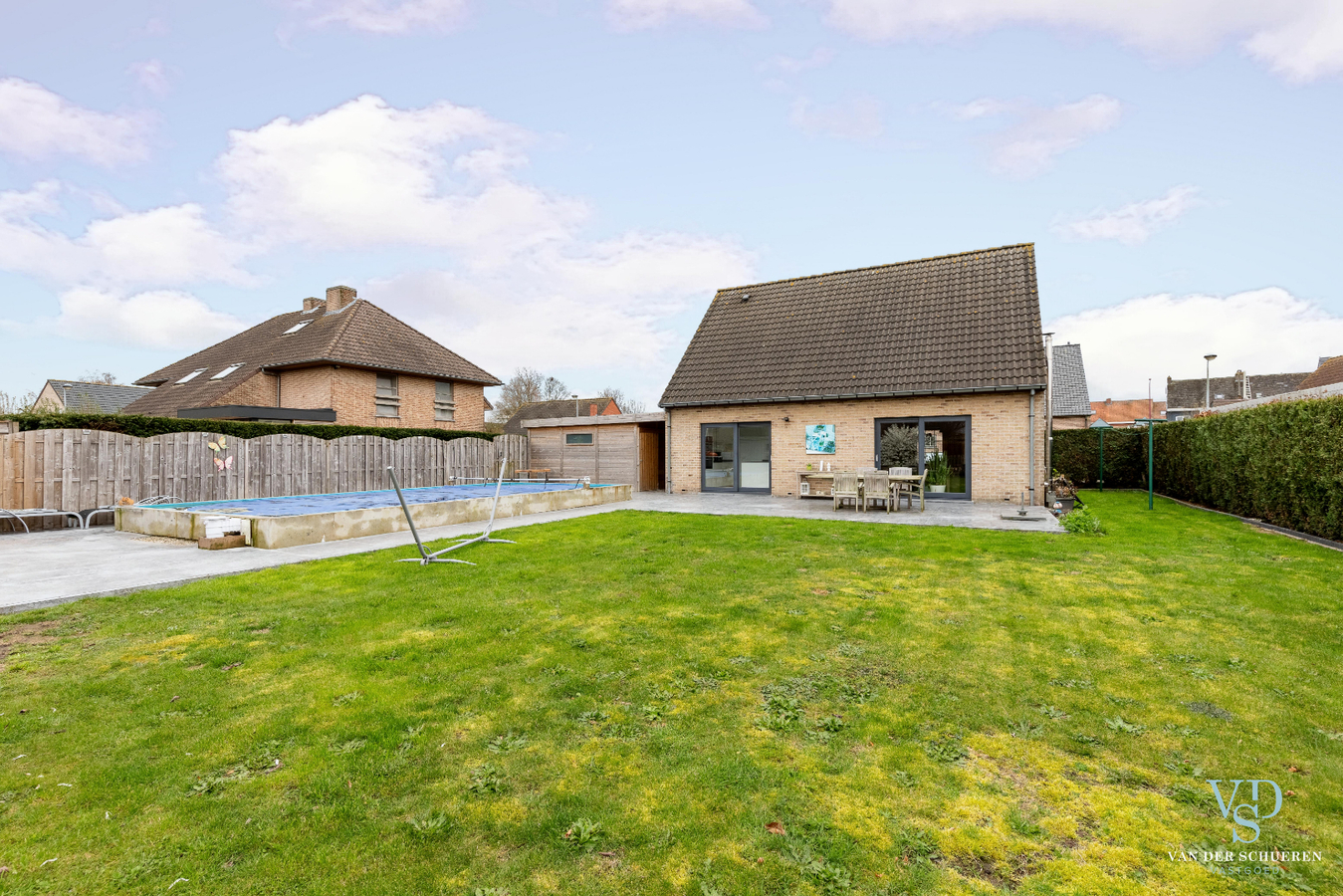 Energiezuinige, eigentijdse villa met zwembad. 