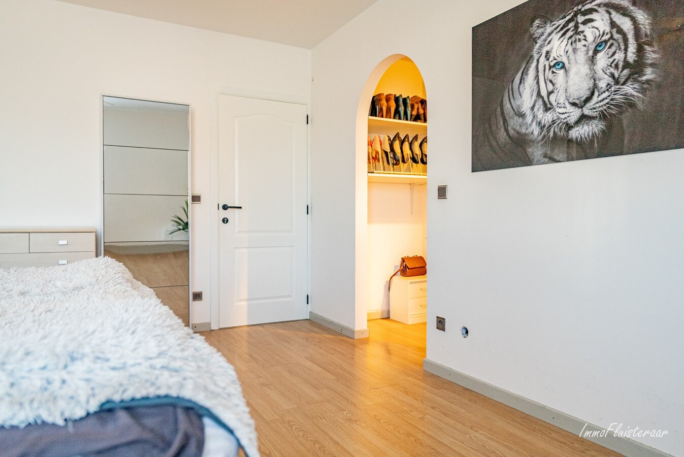 Ruime woning met paardenstallen op ca. 85 are te Kinrooi 