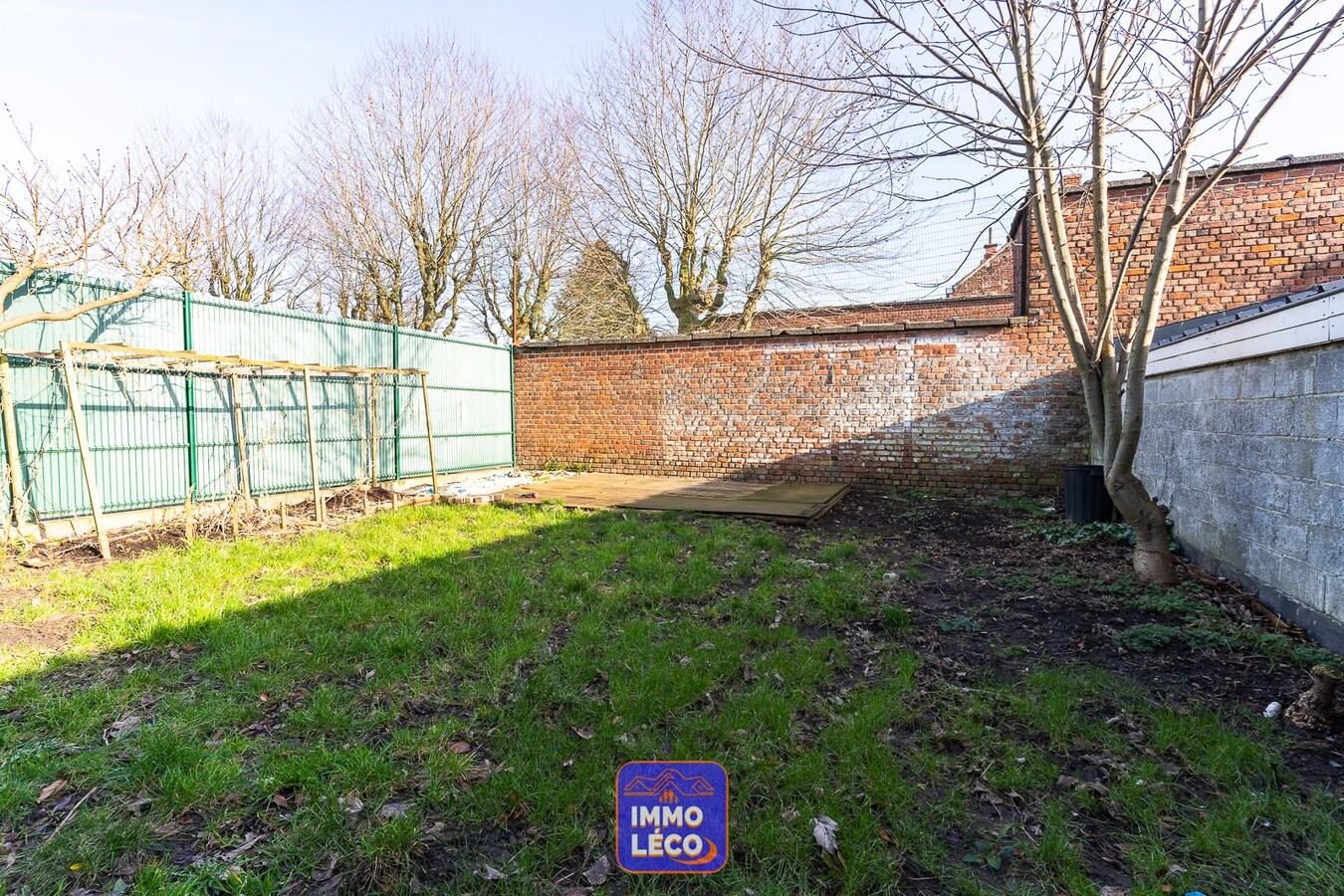 Immeuble comprenant 2 maisons avec jardins privatifs et 5 garages, IDEAL INVESTISSEURS ! 