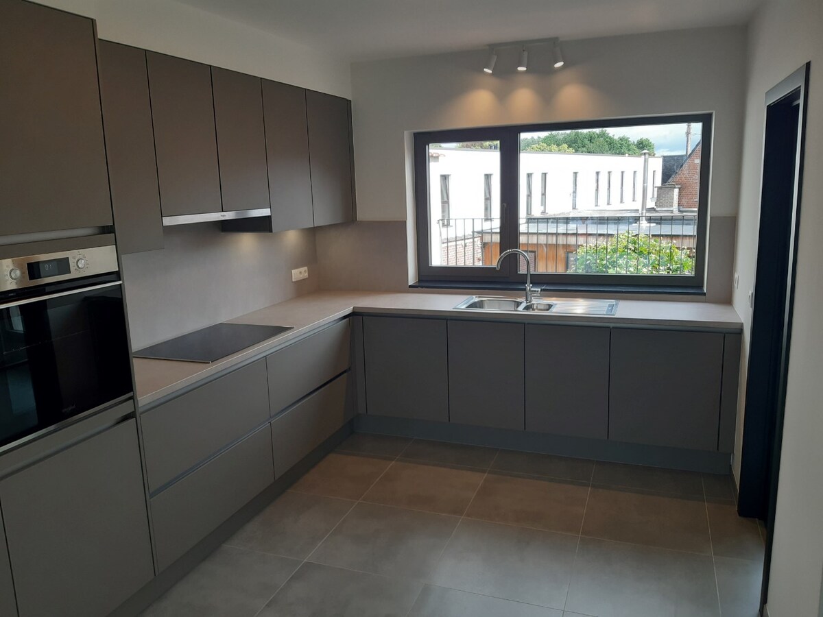 Exceptioneel wonen met zicht op de Gaverse Markt. 