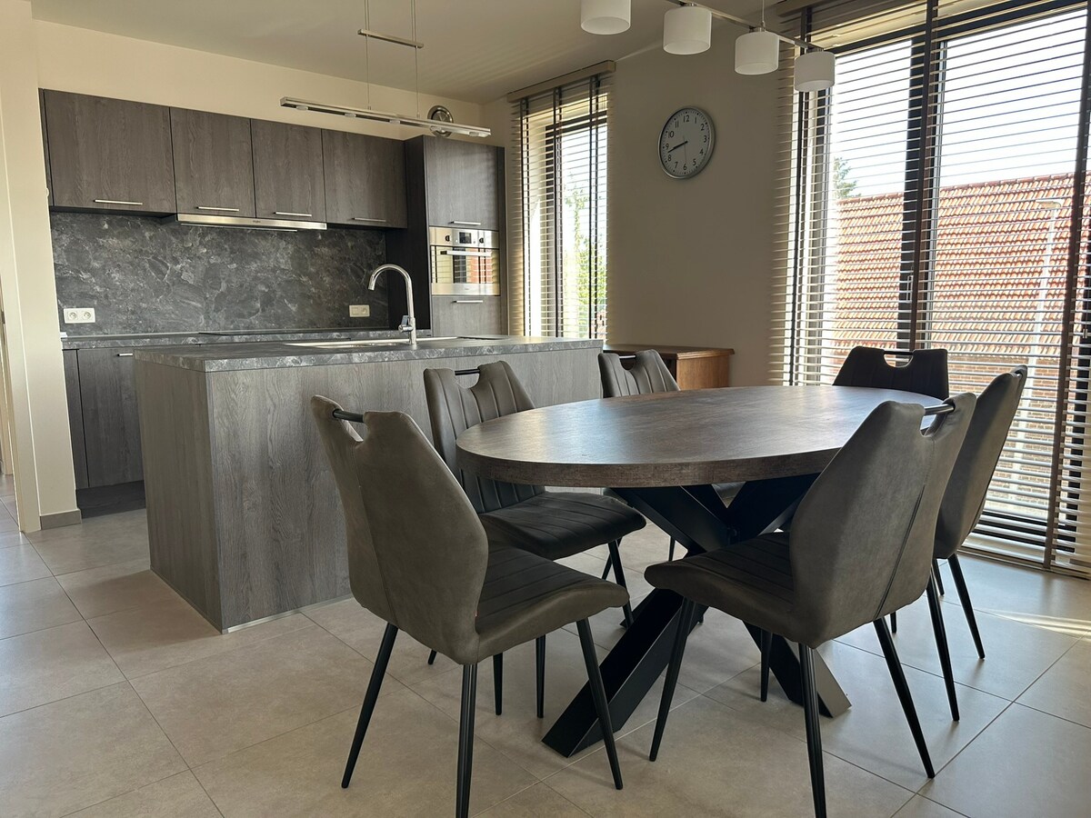 Recent appartement met 2 slaapkamers en terras 