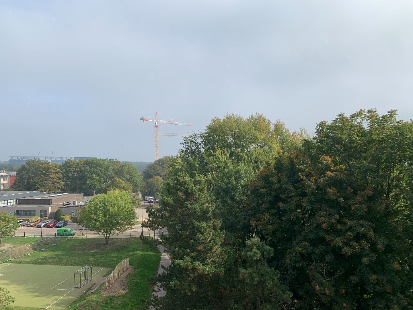 Recent gerenoveerd  drie slaapkamer appartement  met vrij zicht op Bosuilplein en ruim terras 
