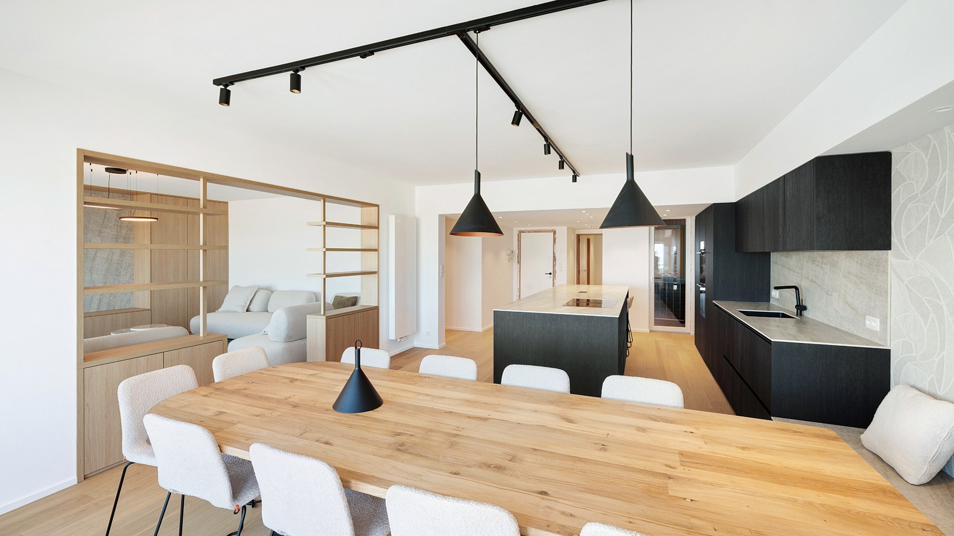 Exclusief ruim plateau-appartement met frontaal zeezicht aan het Rubensplein – met optie tot inpandige parking 