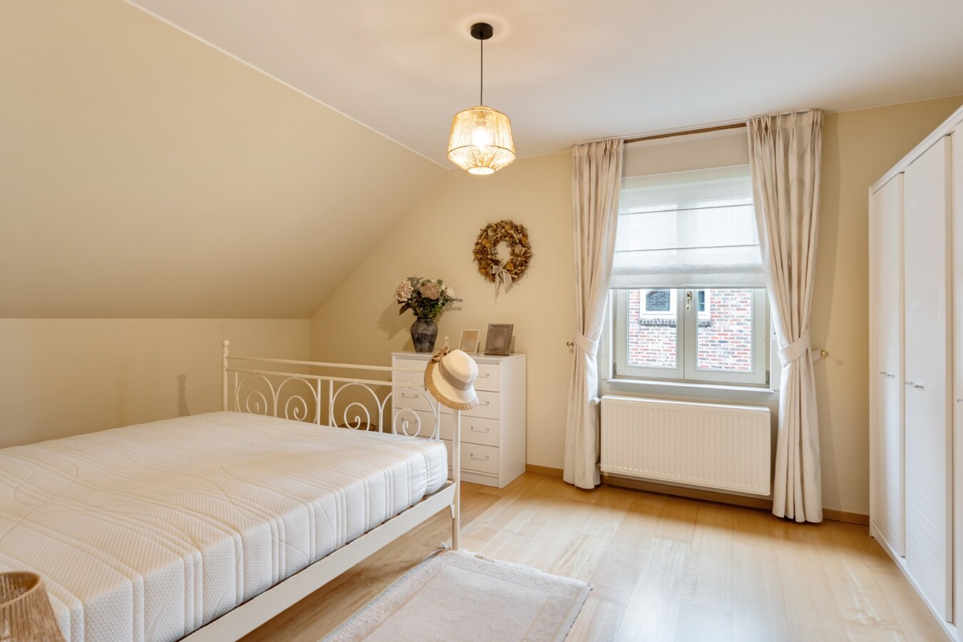 Stijlvolle, goed afgewerkte woning op een perceel van 6a32ca op een rustige locatie te Kinrooi! 