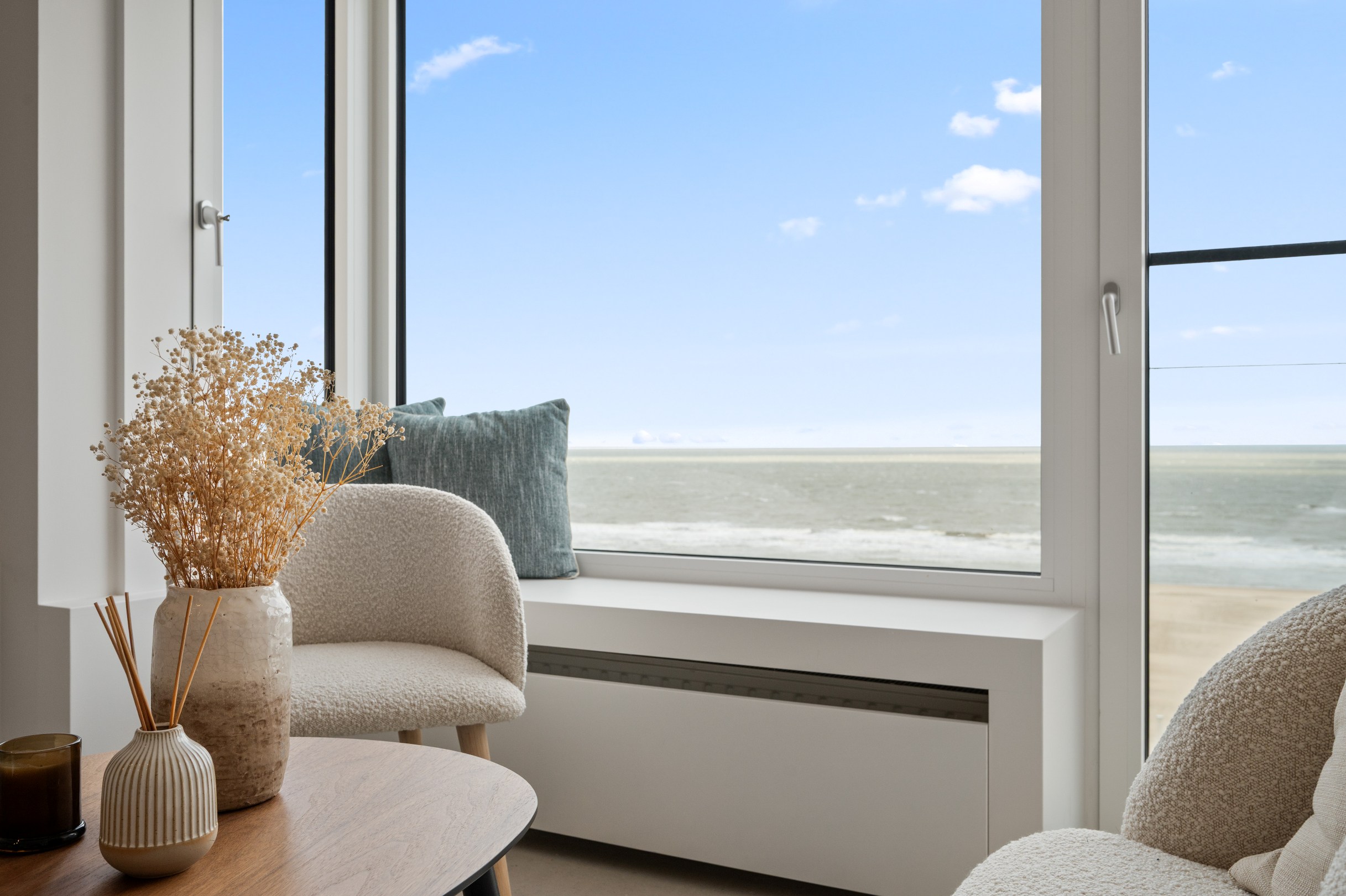 Appartement de vacances confortable et magnifiquement rénové avec vue frontale sur la mer, situé près de la place Rubens. 