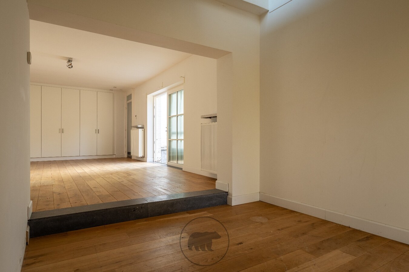 Op te frissen villa op residentiële droomlocatie 