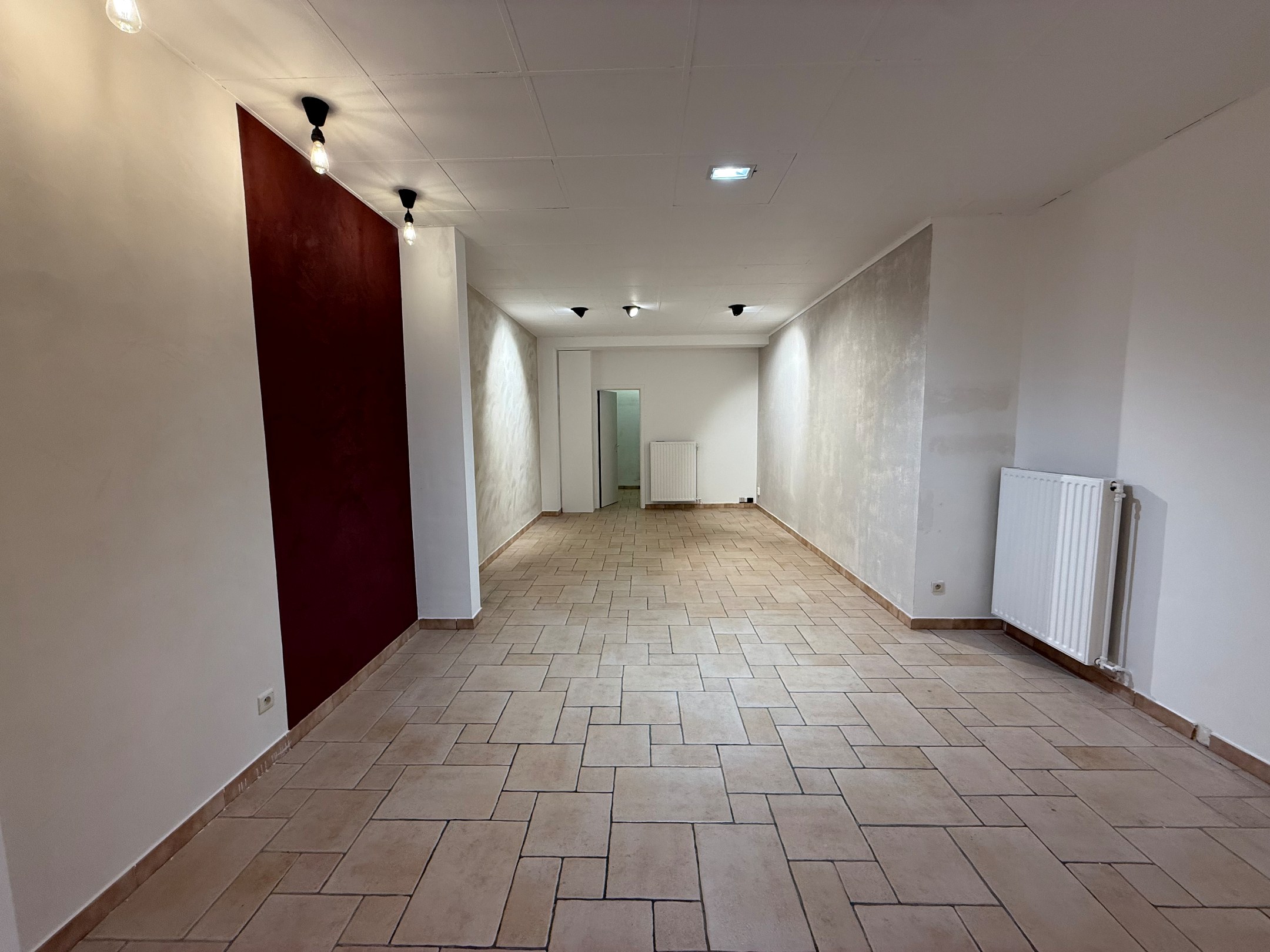 BOUTIQUE À LOUER À LA PLACE RUBENS - OPPORTUNITÉ UNIQUE 
