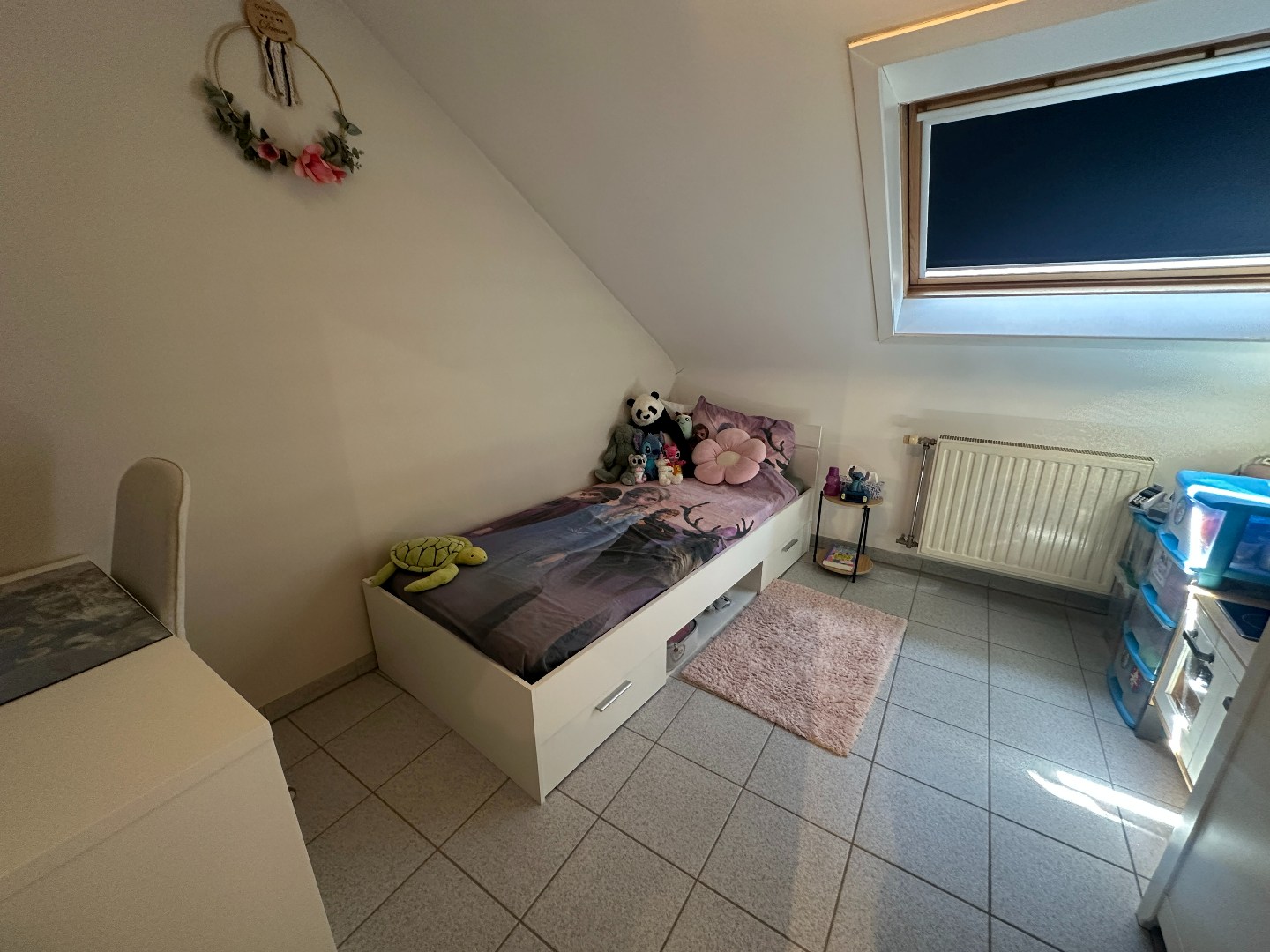 Ruim appartement met 3 slpk, terrasje en autostaanplaats, Eernegem. 