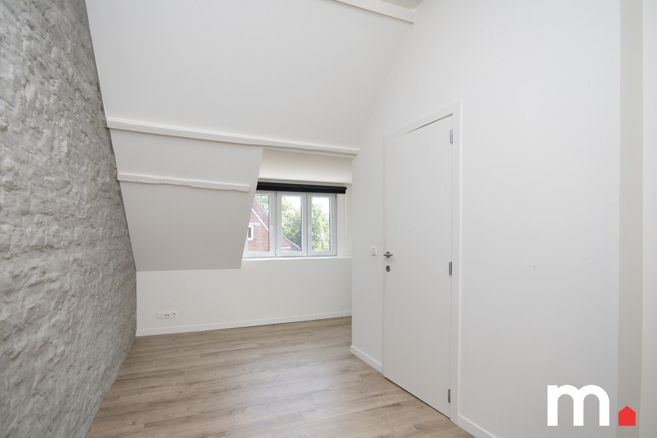 Charmante en ruime woning met grote tuin op 1.218 m² in het gezellige Lendelede met LOODS ! 