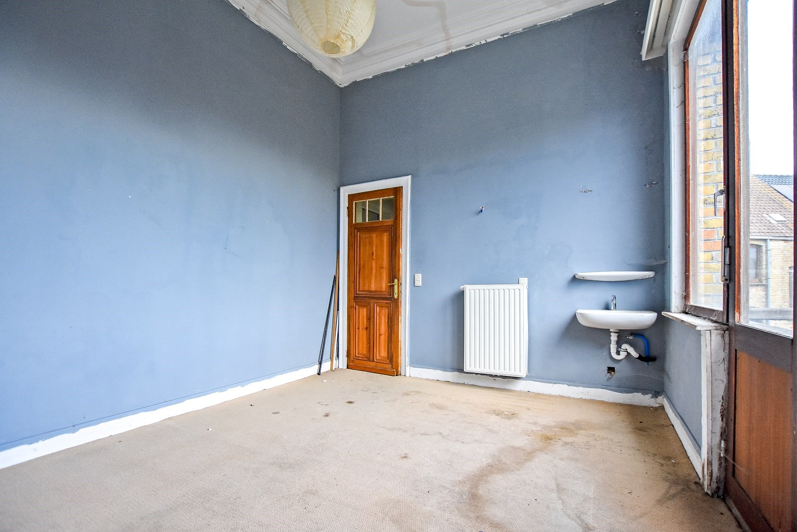 Zeer ruime te renoveren woning centrum Veurne! 