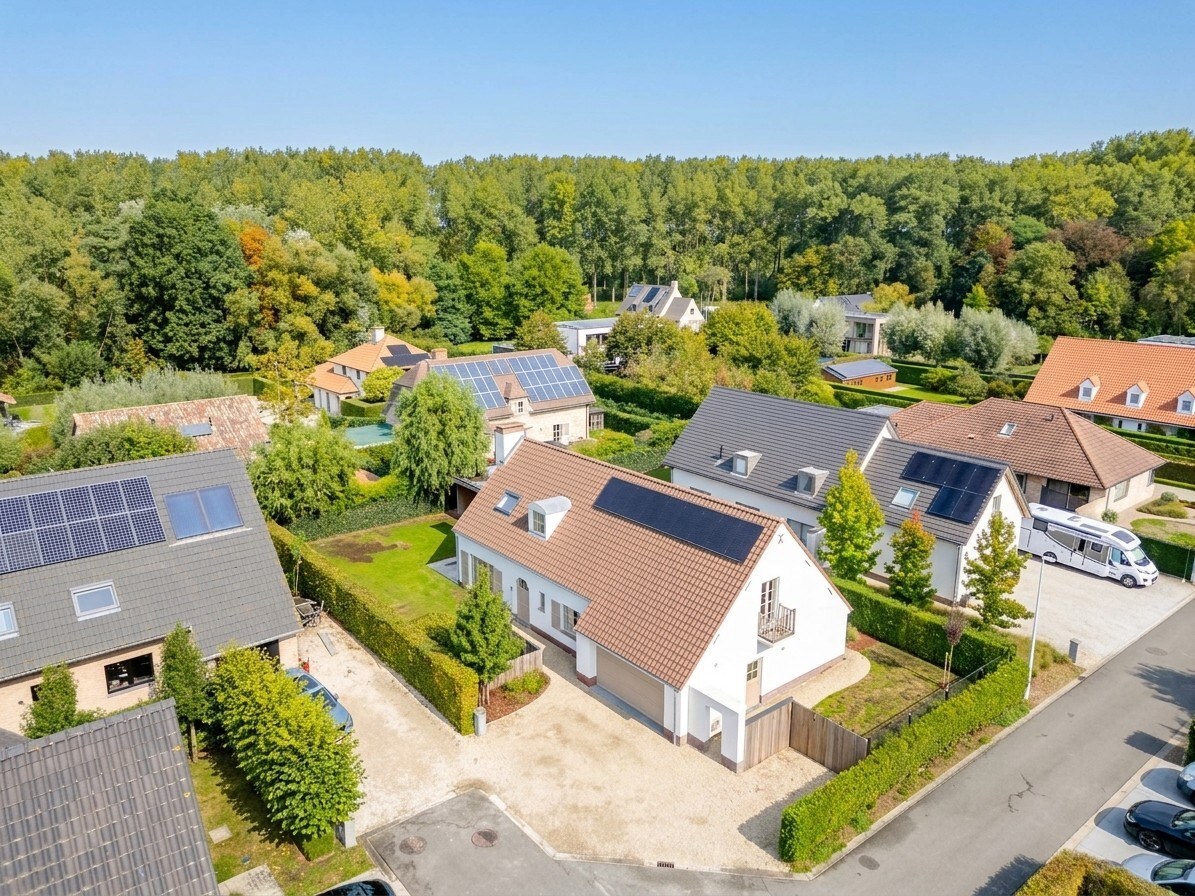 Exclusief gerenoveerde vrijstaande villa in rustige en residentiële omgeving 
