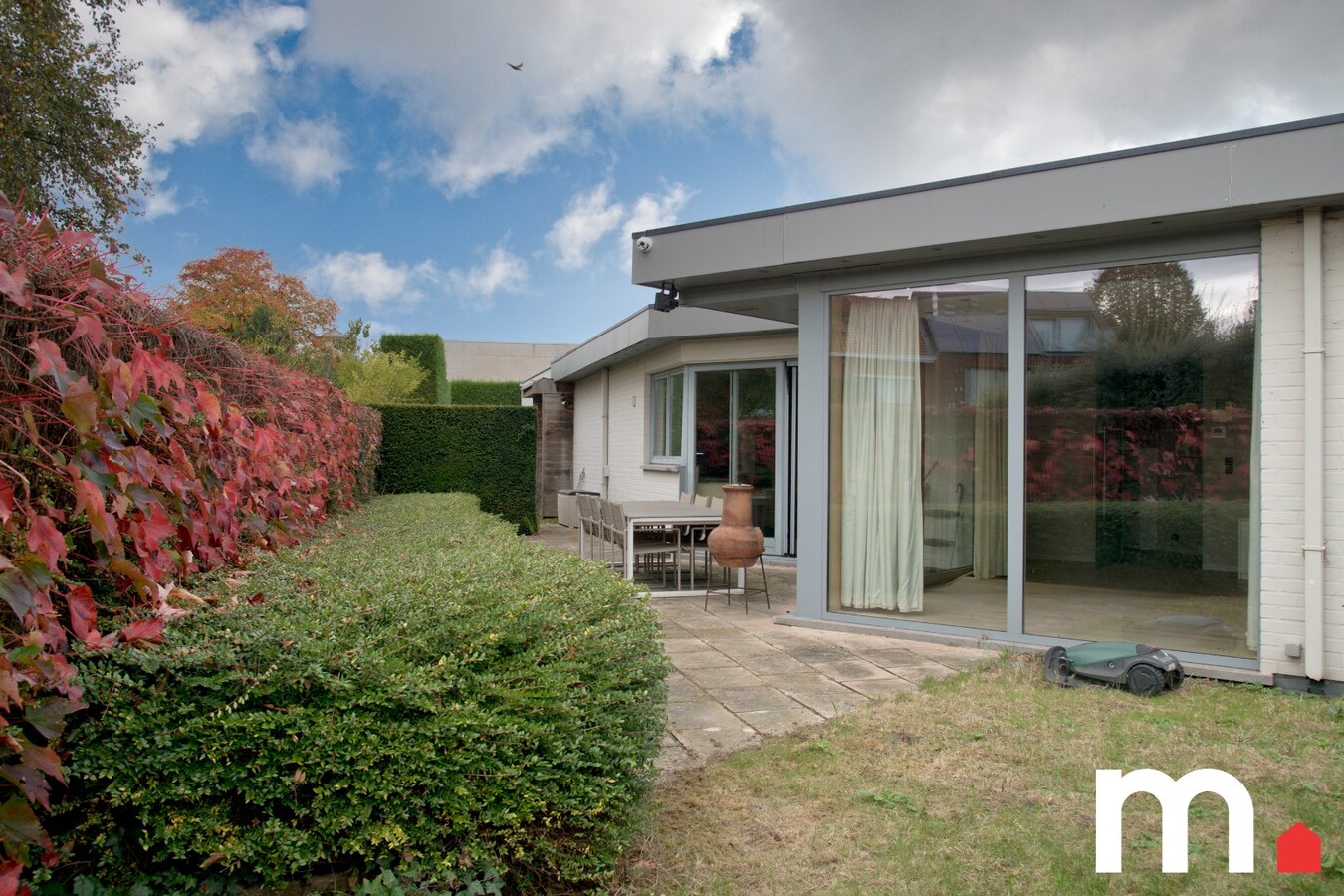 Villa met binnenzwembad, sauna en praktijkruimte (160m2) te Kuurne ! 