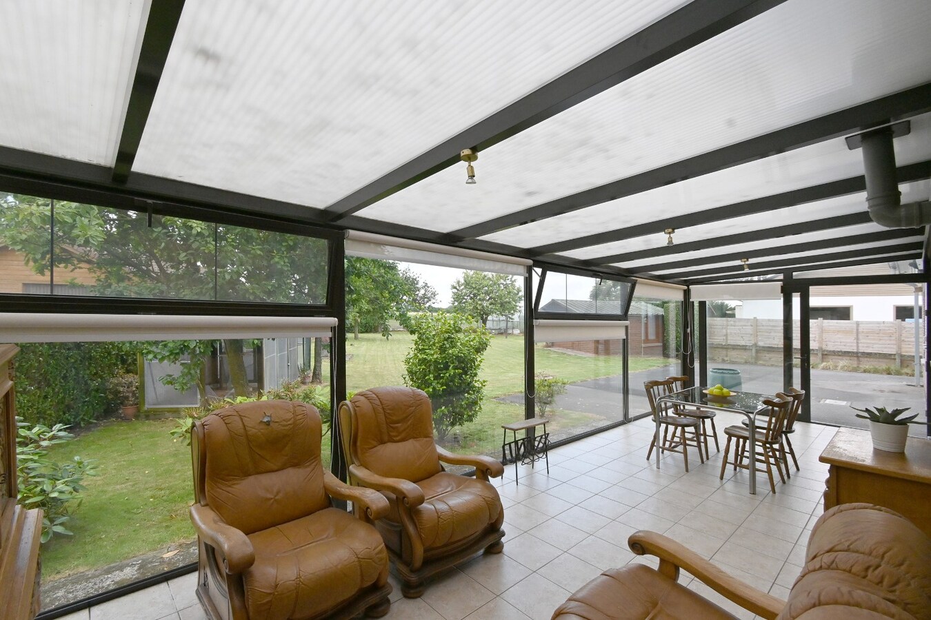 Degelijke laagbouw met grond (> 3600 m²). 