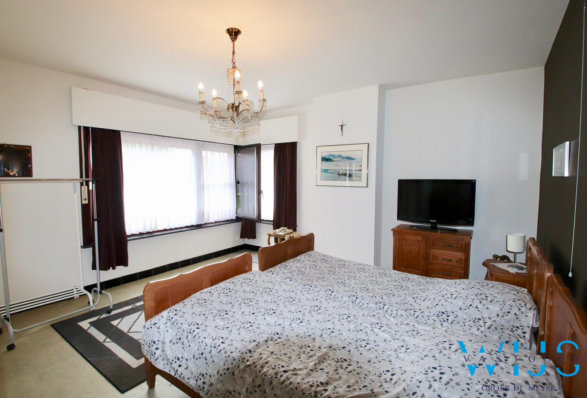 Stevige gezinswoning op SUPER locatie te Eeklo! 