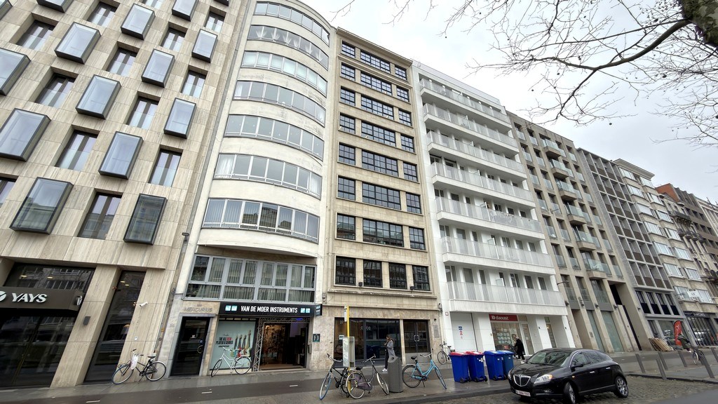 Lichtrijk kantoor te huur aan de Leien in Antwerpen