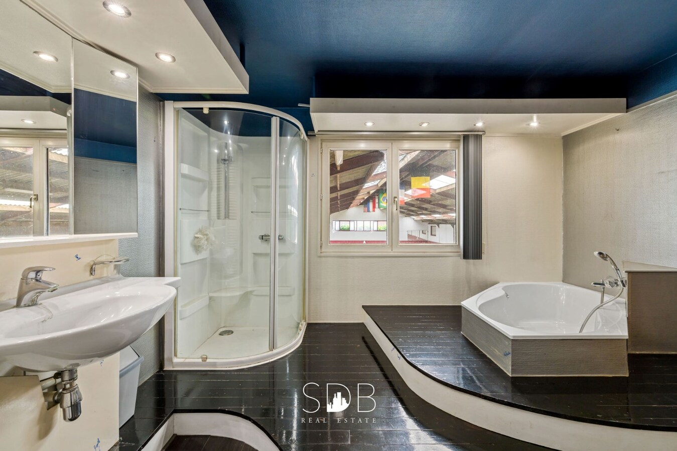 Hedendaagse woning met hippisch complex op circa 2hectare 