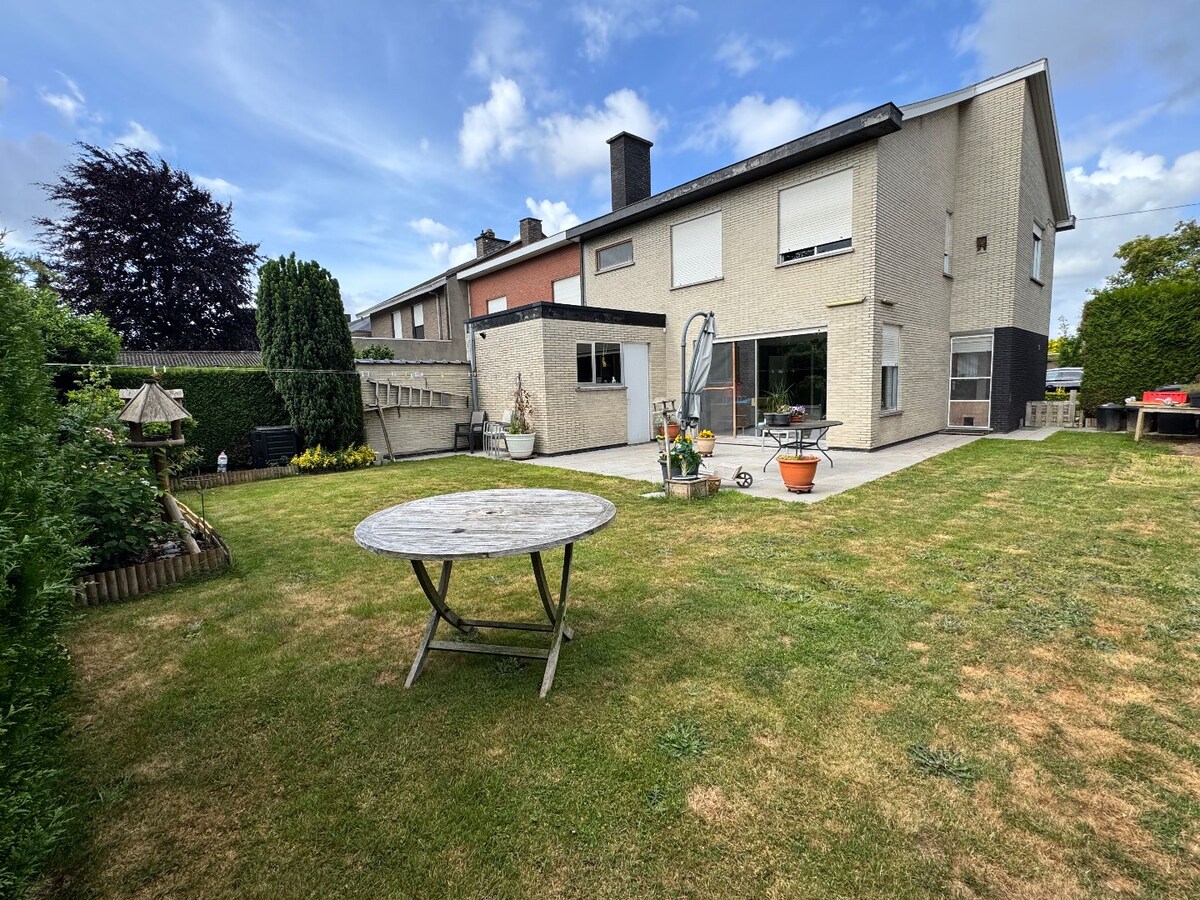 Woning met 4 slaapkamers en garage 