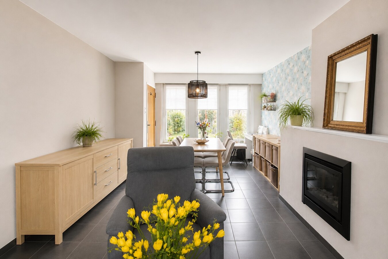 Charmante woning met 3 slaapkamers, diepe zonnige zuidwestgerichte tuin en topligging nabij het centrum van Sint-Niklaas 