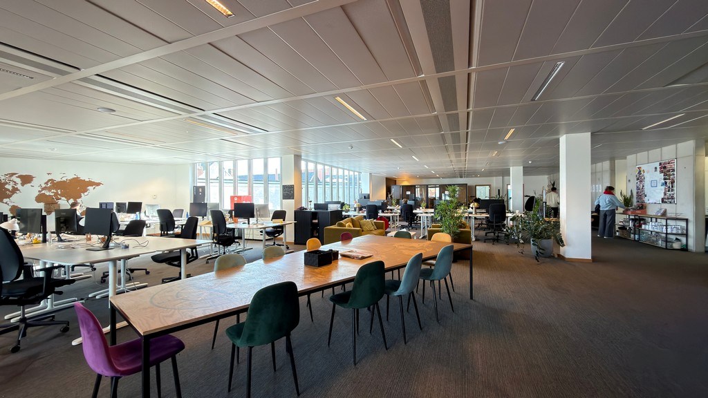 Gerenoveerde kantoren in geklasseerde herenwoning te huur aan station van Mechelen