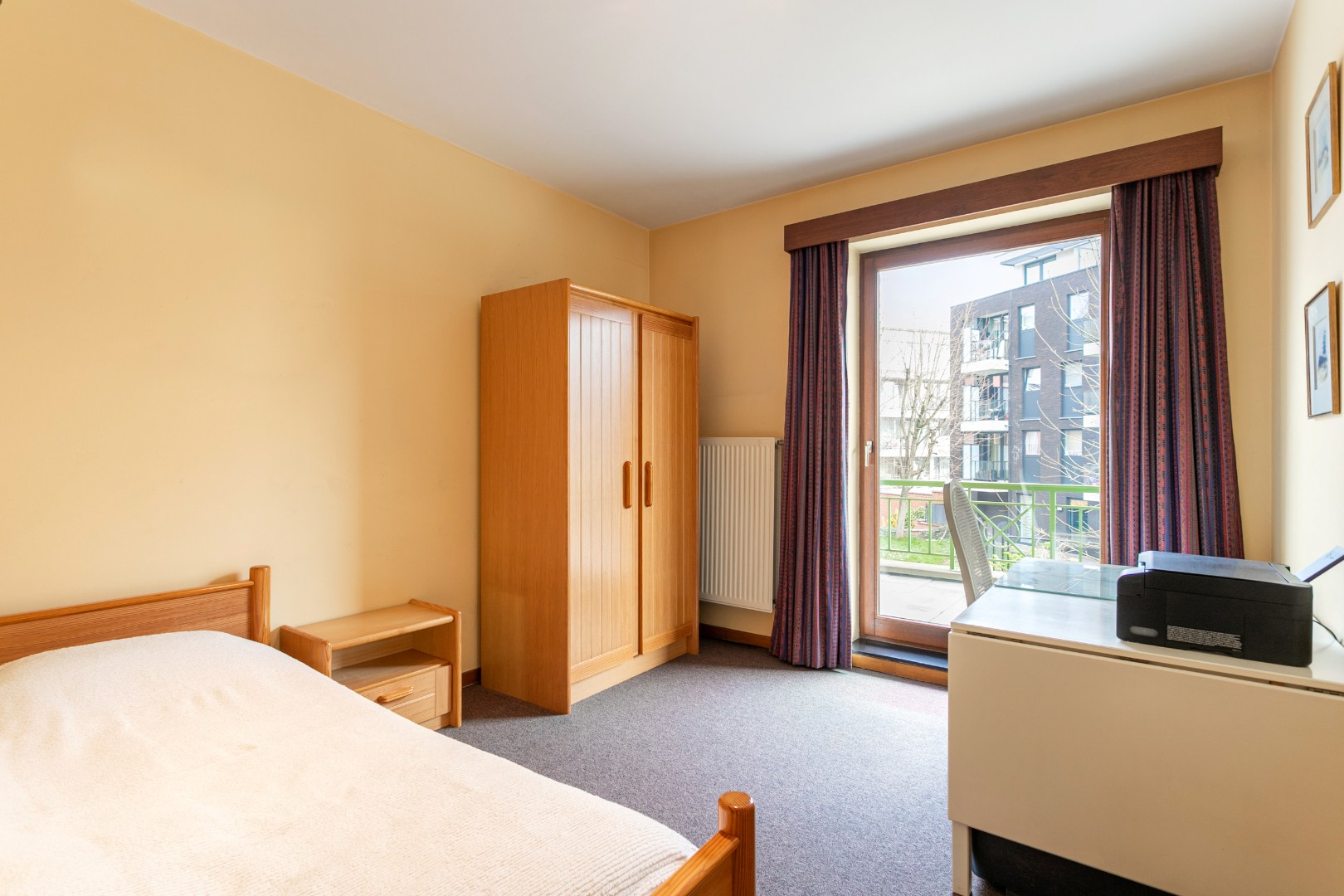 Instapklaar appartement met 2 slaapkamers, 2 balkons en autostaanplaats 