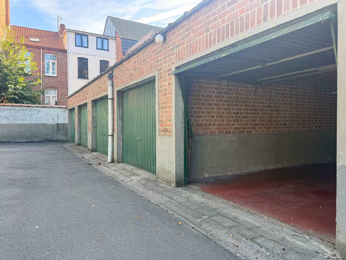 Stijlvol gerenoveerd 3-slaapkamerappartement van 128 m² met garage op topligging in Kortrijk *** NONO INSPIRED *** 