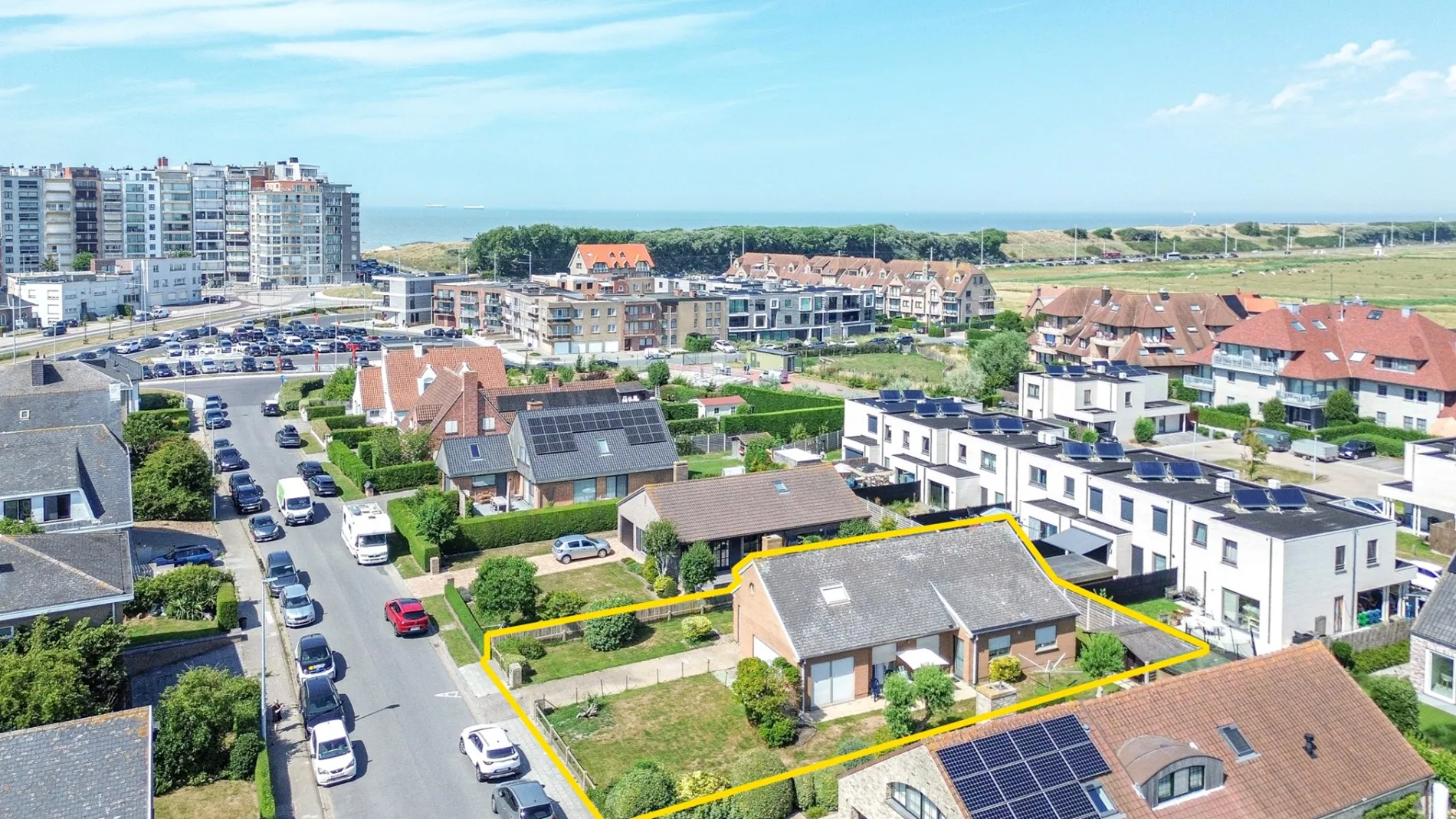 Ruime woning met 5 slaapkamers (3 gelijkvloers), zonnige tuin en topligging in Wenduine!