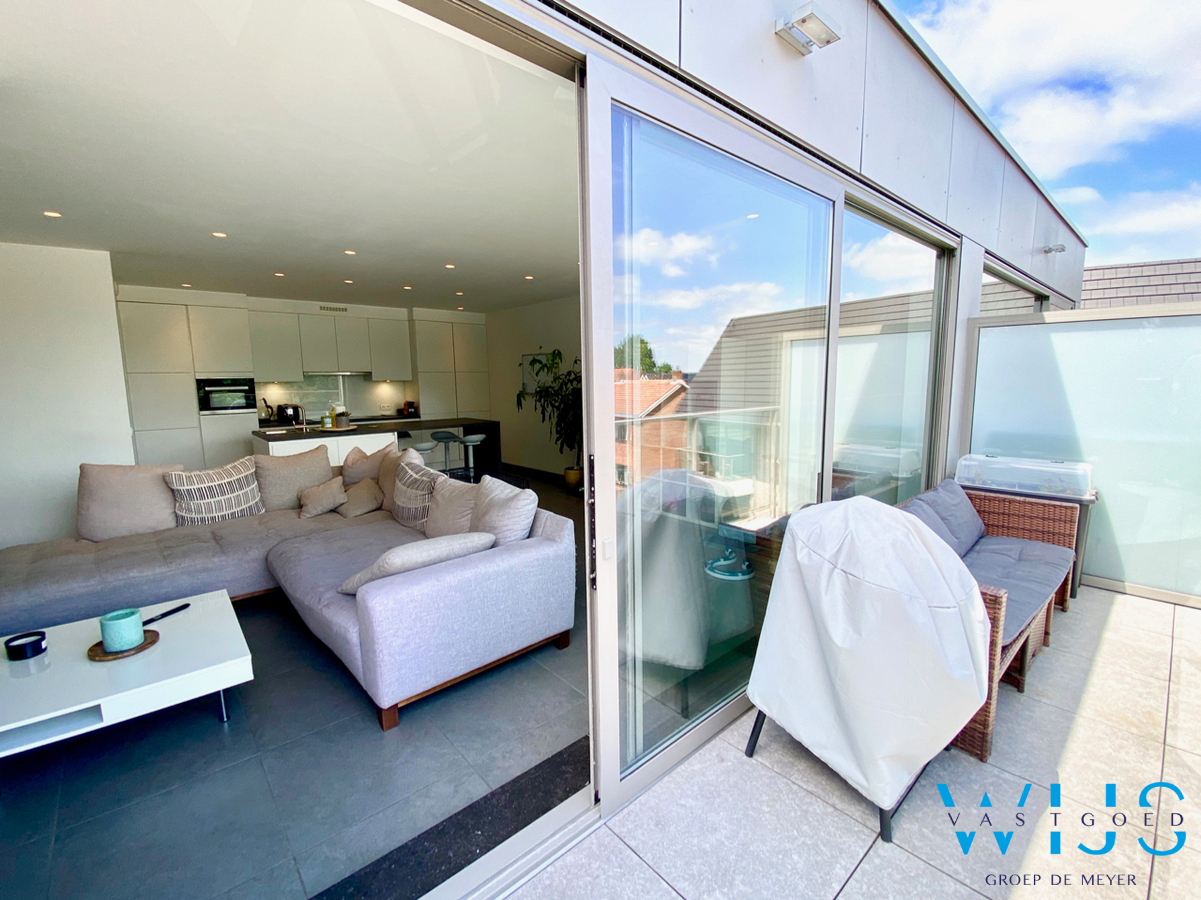 Instapklaar 2 slaapkamerappartement in hartje Wippelgem EVERGEM ! 