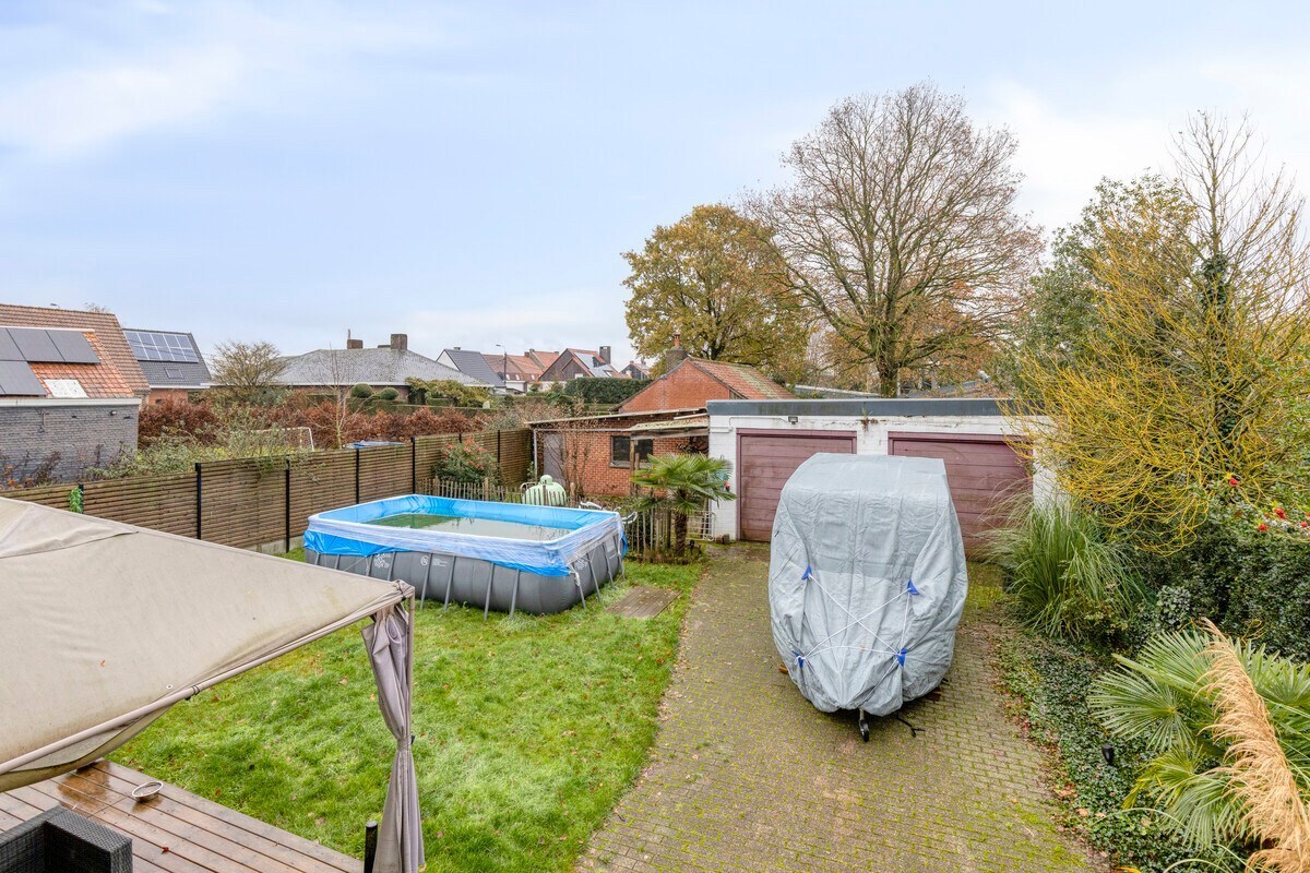 Woning met handelspand te koop in Oostrozebeke op een perceel van 768 m2. 