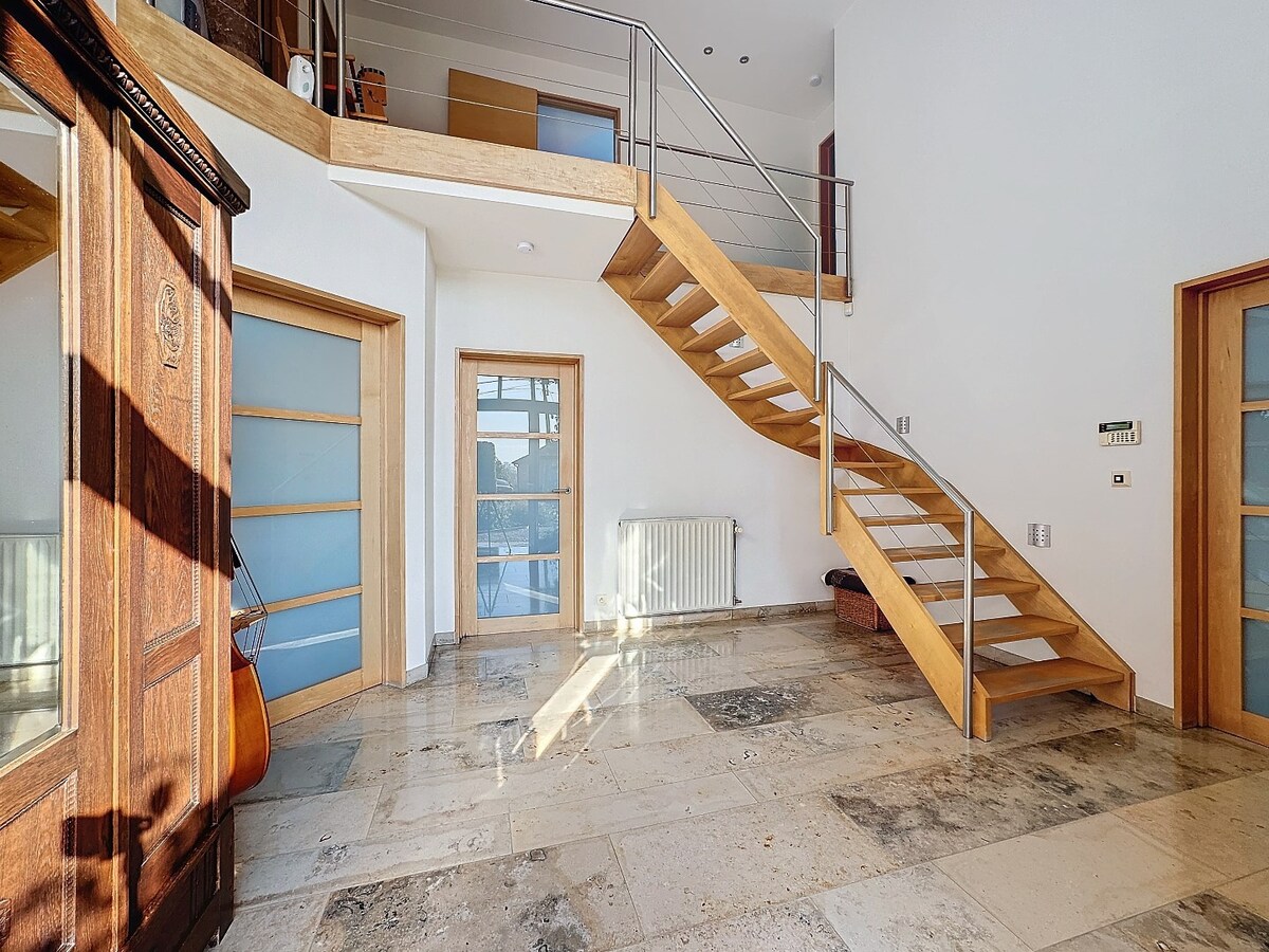 Ruime gezinswoning met knappe tuin te Erwetegem 