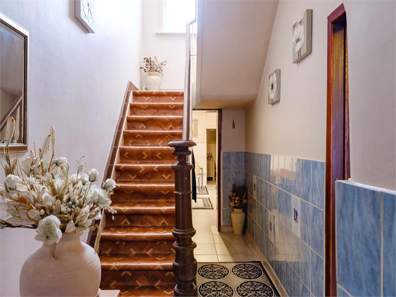 Rijwoning met 4 slaapkamers en ruim terras 