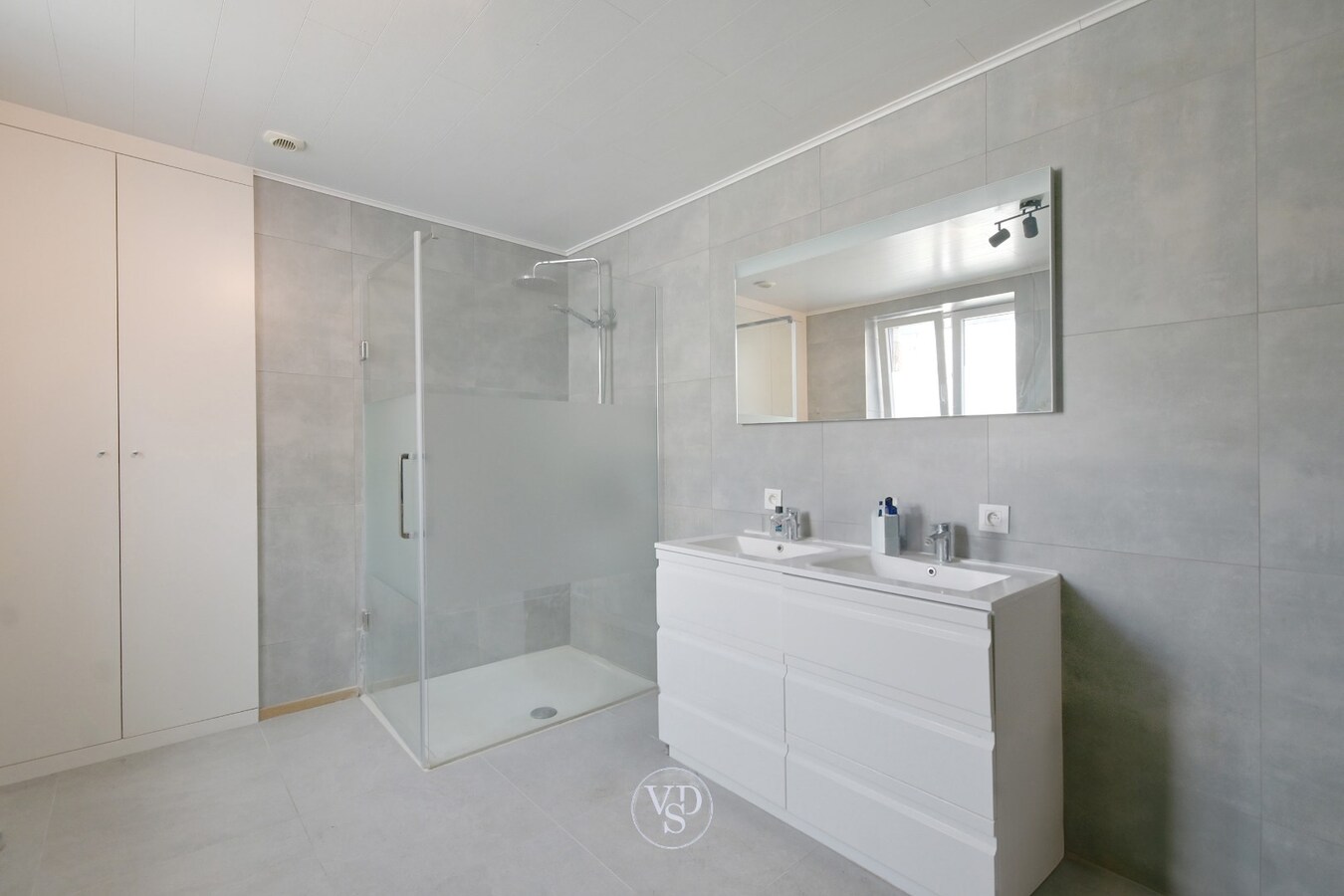 Gerenoveerde rijwoning, nabij centrum Oudenaarde 