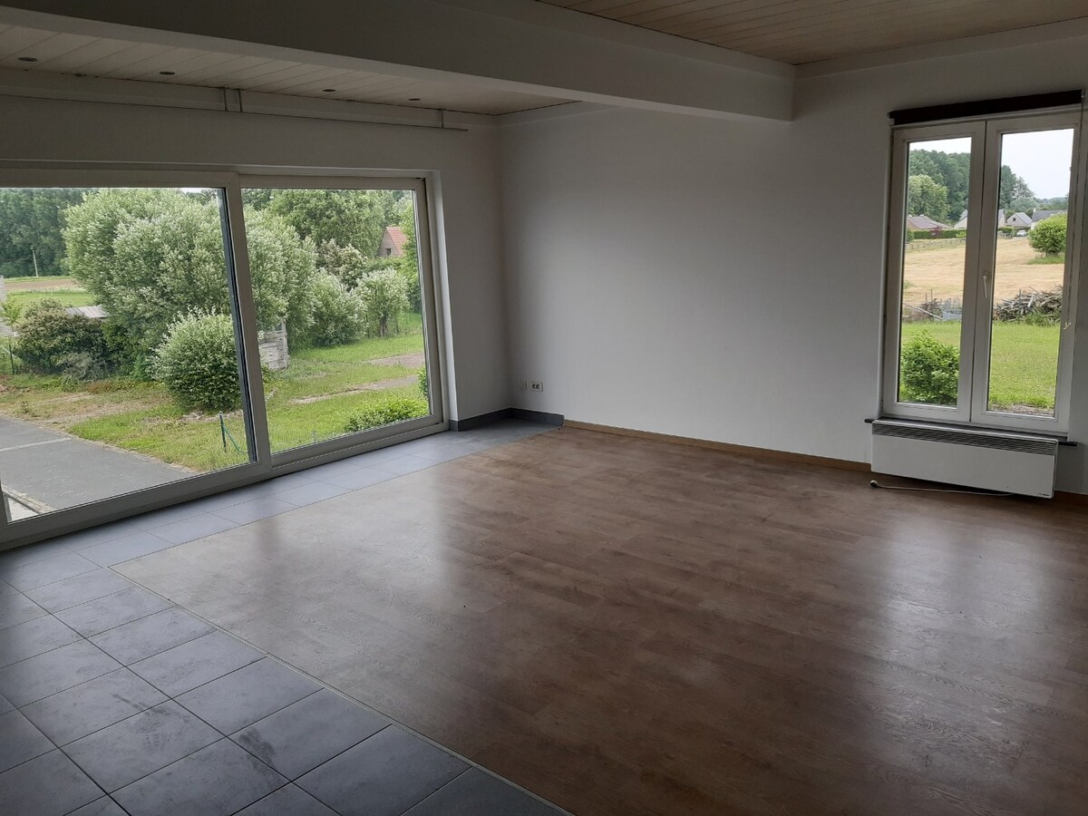 Degelijk appartement (1° verdieping). 