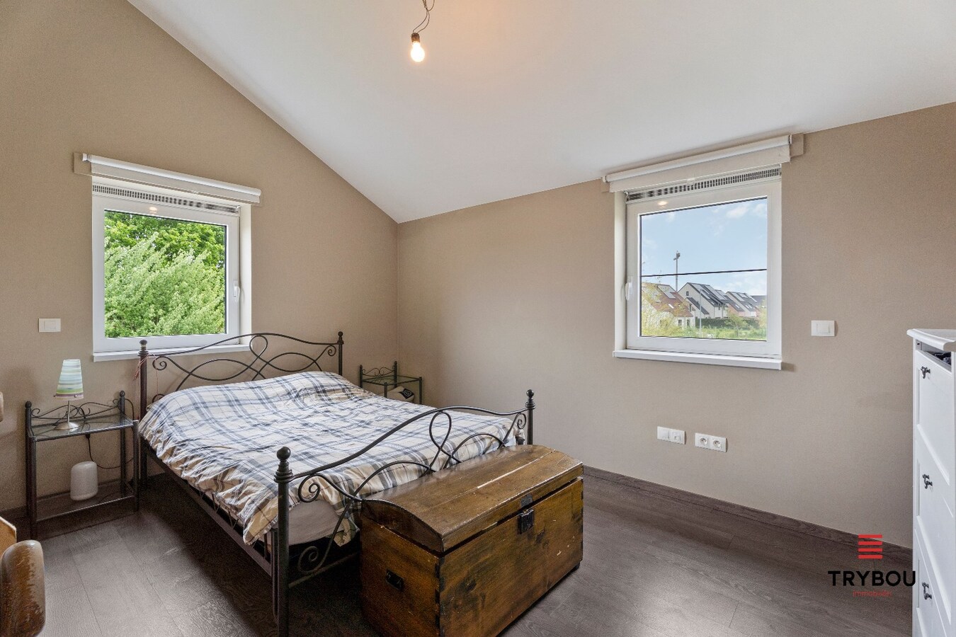 Uitstekend gelegen, halfopen bebouwing met 4 slaapkamers te Ruislede 