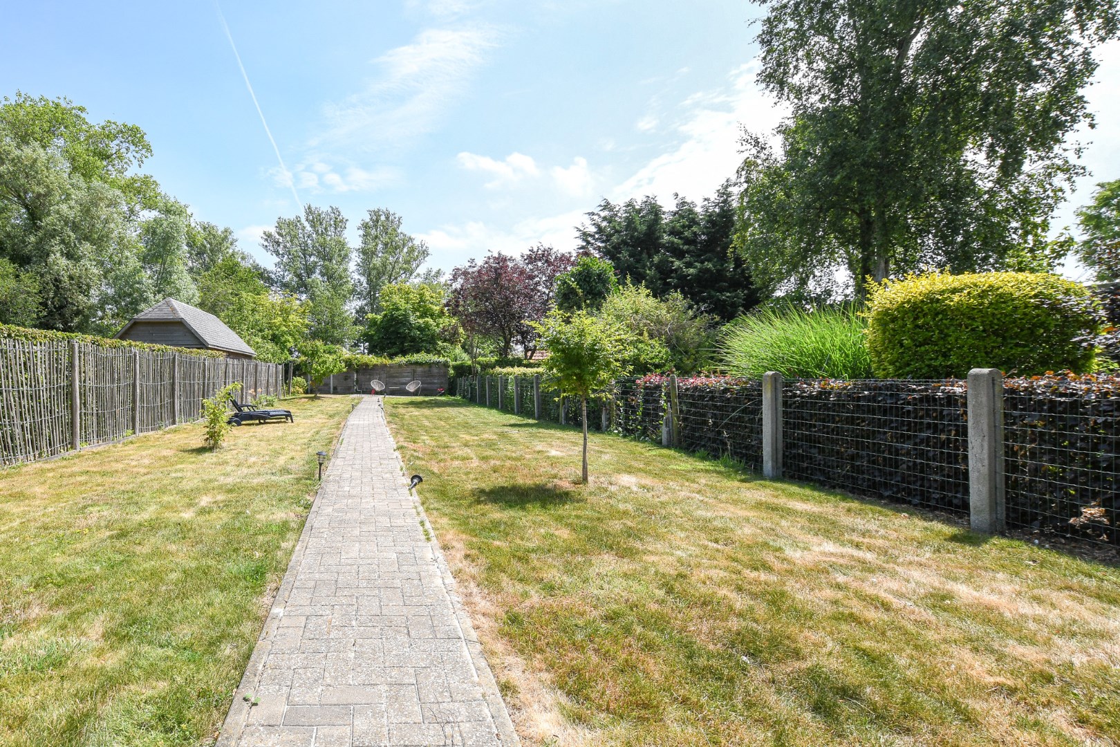 Ruime bel-etagewoning met tuin en bijgebouw, vlakbij centrum De Haan 