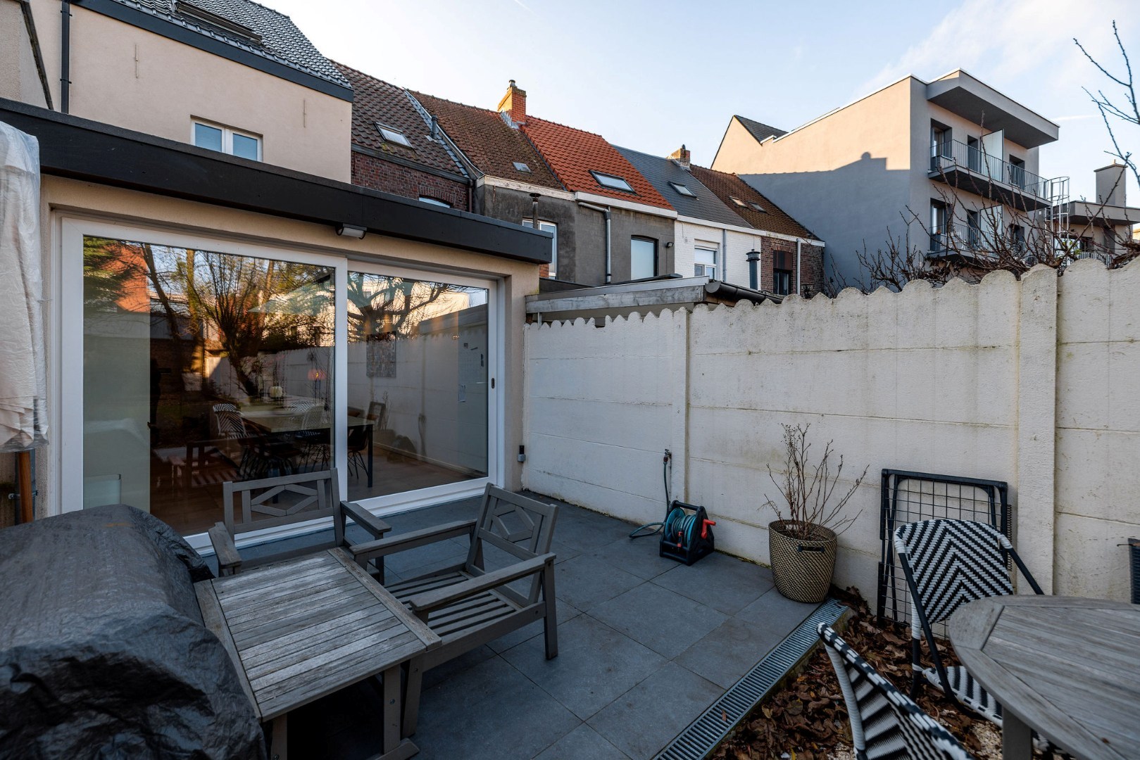 Volledig gerenoveerde stadswoning met flexibele indeling nabij Gent-Sint-Pieters 