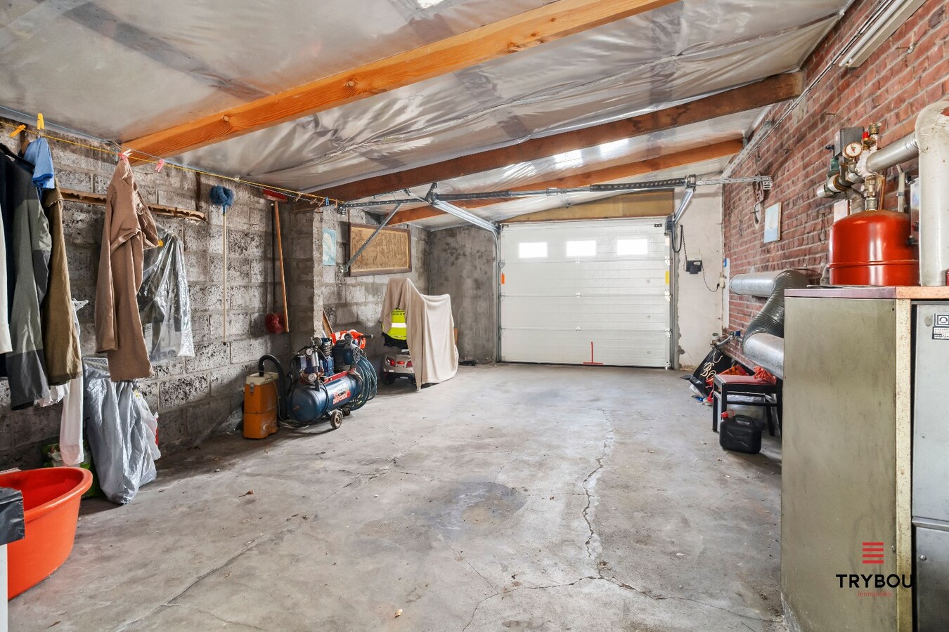 Halfvrijstaande woning met 5 slaapkamers en bijgebouw op 5488 m³ te Jonkershove 