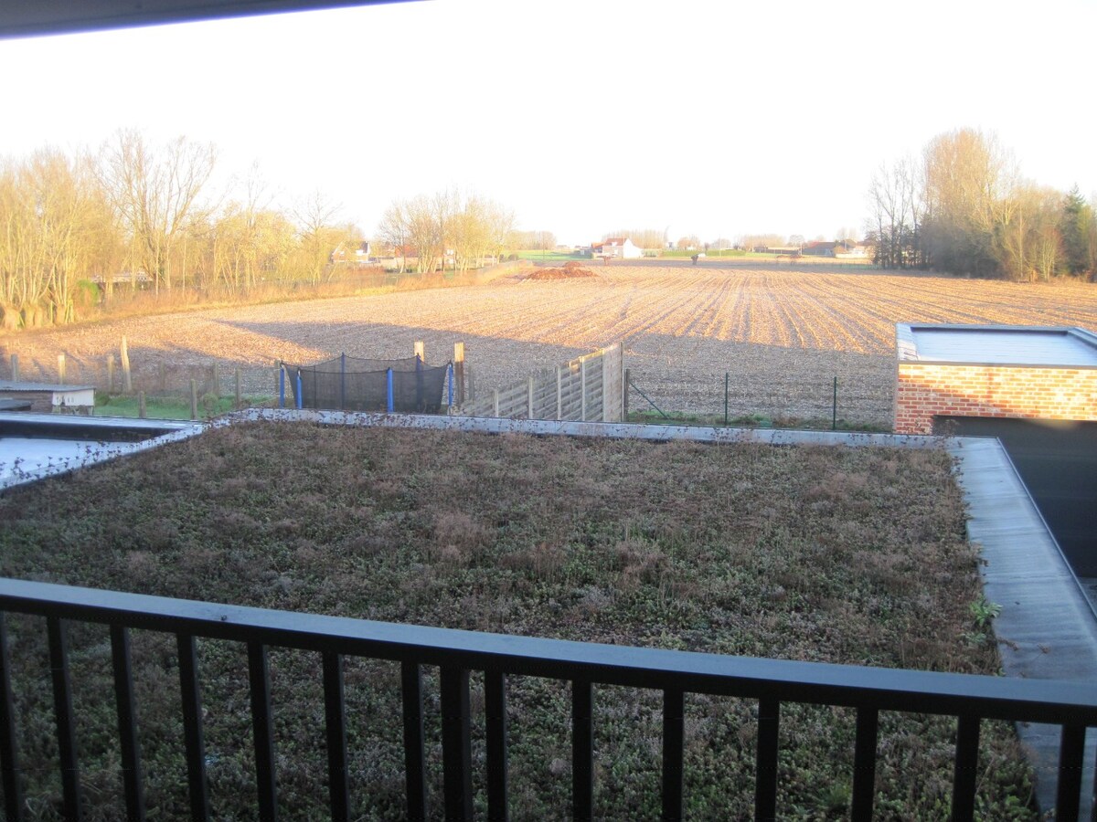 Eigentijds duplex-appartement. Geen vaste kosten !! 