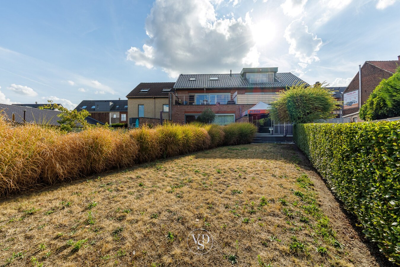Instapklaar en lichtrijk gelijkvloers appartement 