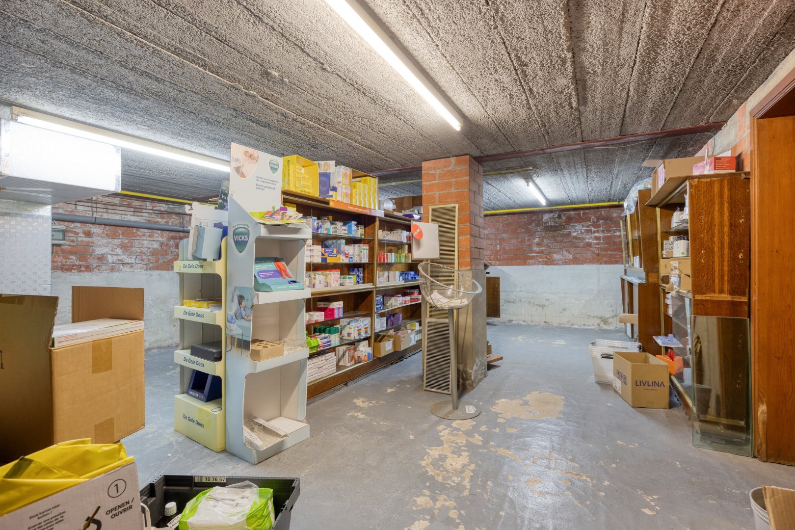 Handelswoning met 3 slpk. en privéparking in het centrum van Balen 