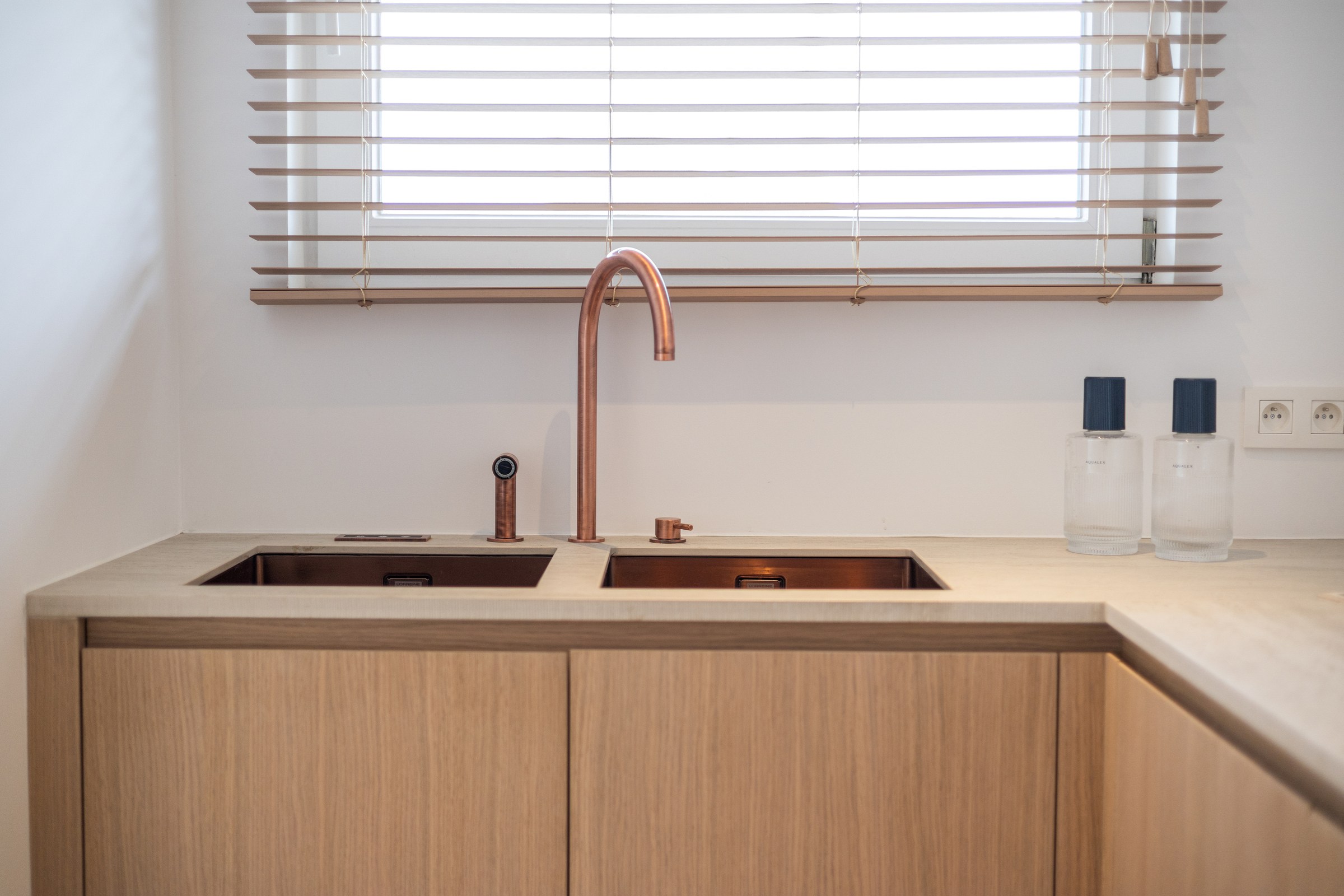 Appartement de 3 chambres entièrement rénové, idéalement situé près de la digue et du casino à Knokke. 