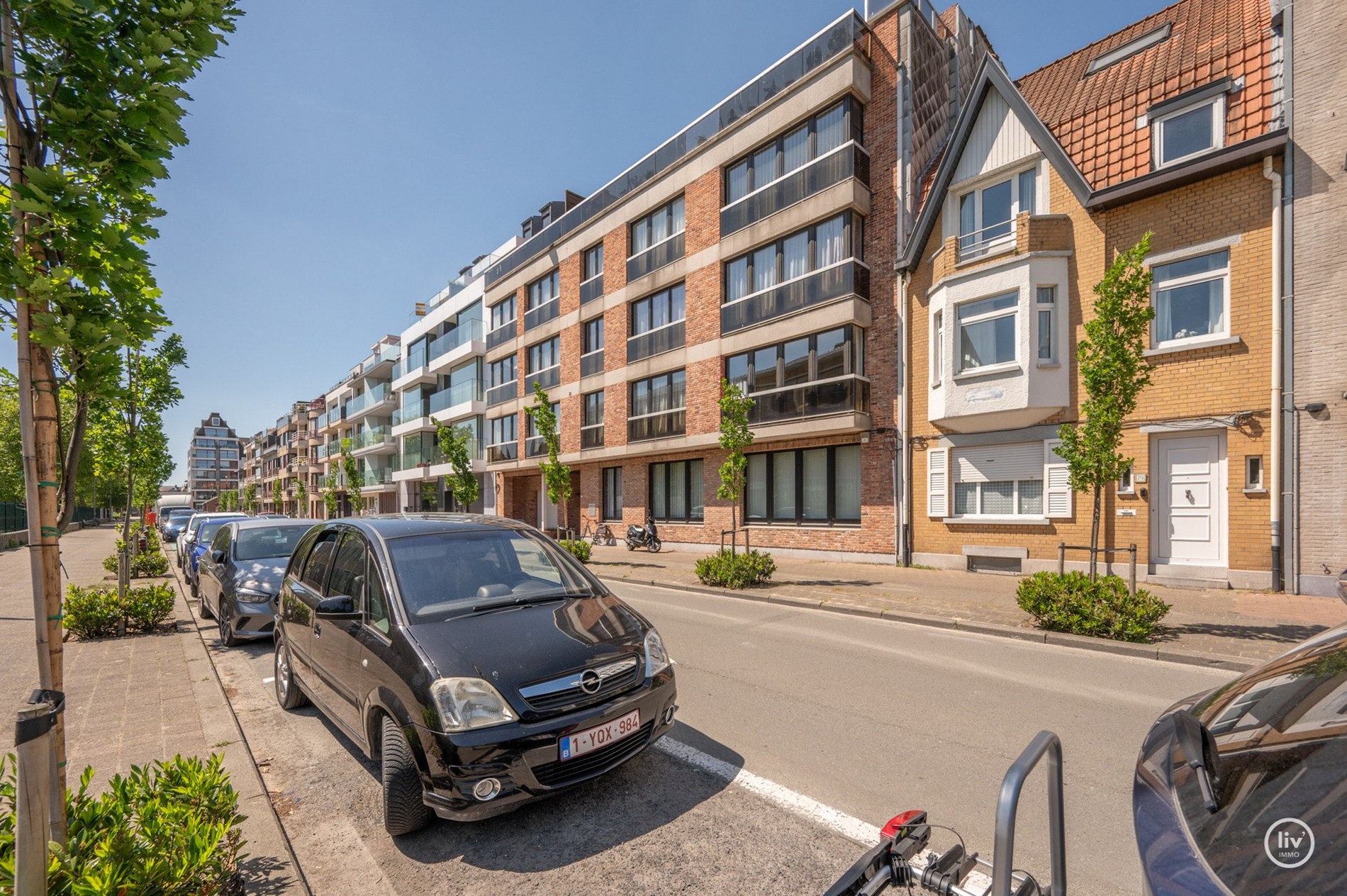 Appartement de 2 chambres prêt à emménager situé à Piers de Raveschootlaan, à proximité de la Lippenslaan. 