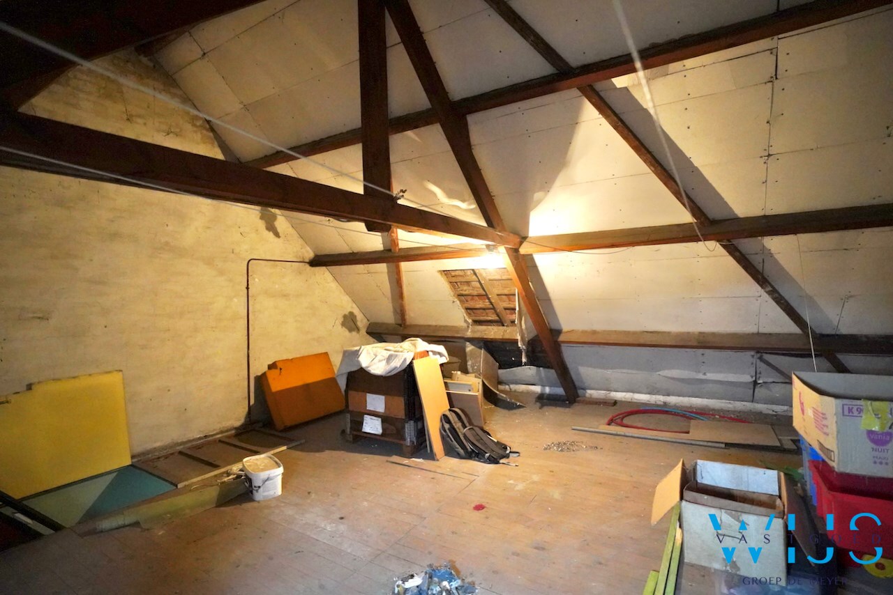 Te renoveren karaktervolle gezinswoning te Eeklo ! 