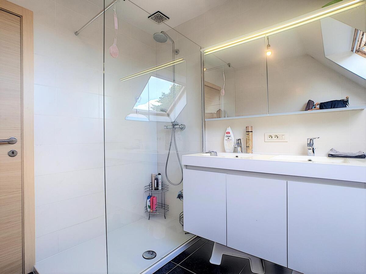 Recente halfopenbebouwing met 4 slaapkamers - Moerkerke 