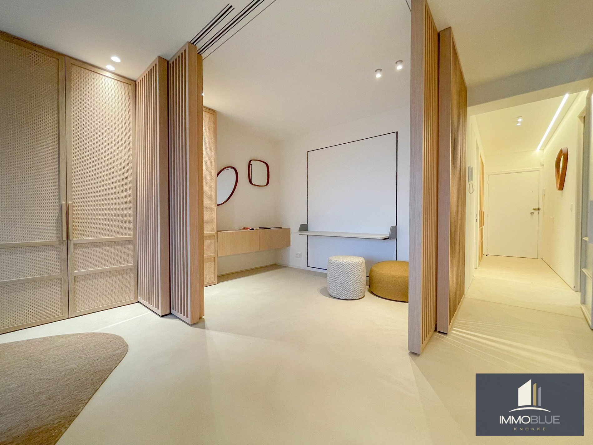 Luxueus volledig gerenoveerd appartement met een weids uitzicht gelegen in het Zoute. 