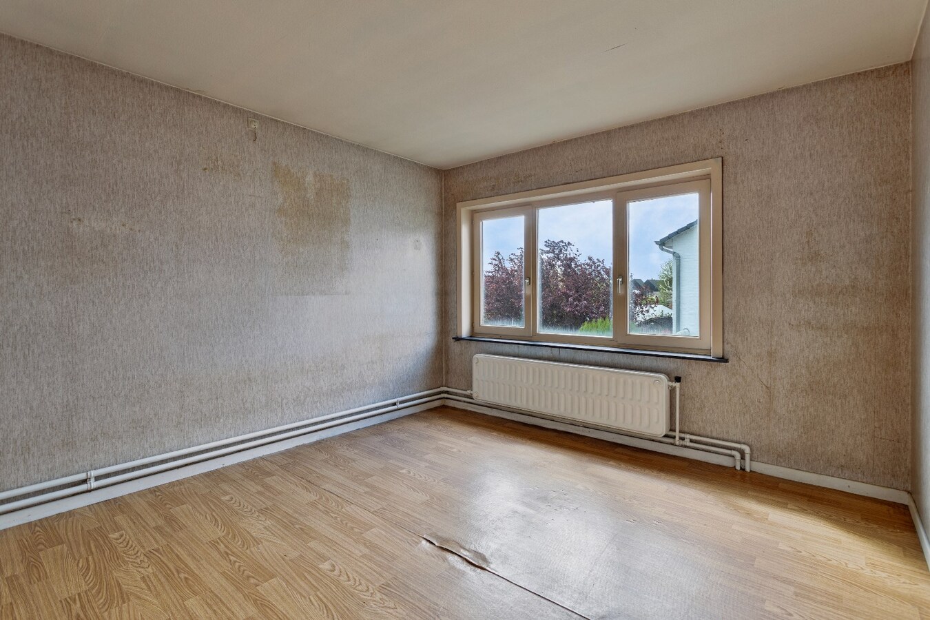 Te renoveren gezinswoning met 3 slpk in een gezellige wijk 