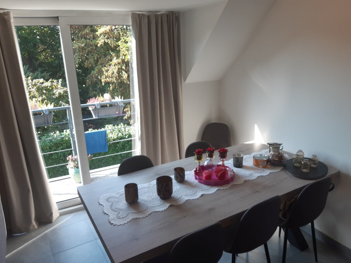 Ruim duplex 2 slpk-appartement in centrum Gavere. 