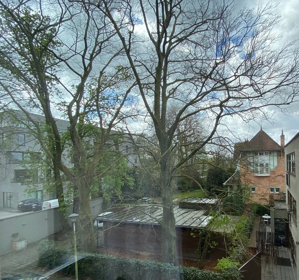 Lichtrijk 2 slaapkamer-appartement nabij de Sterre. 